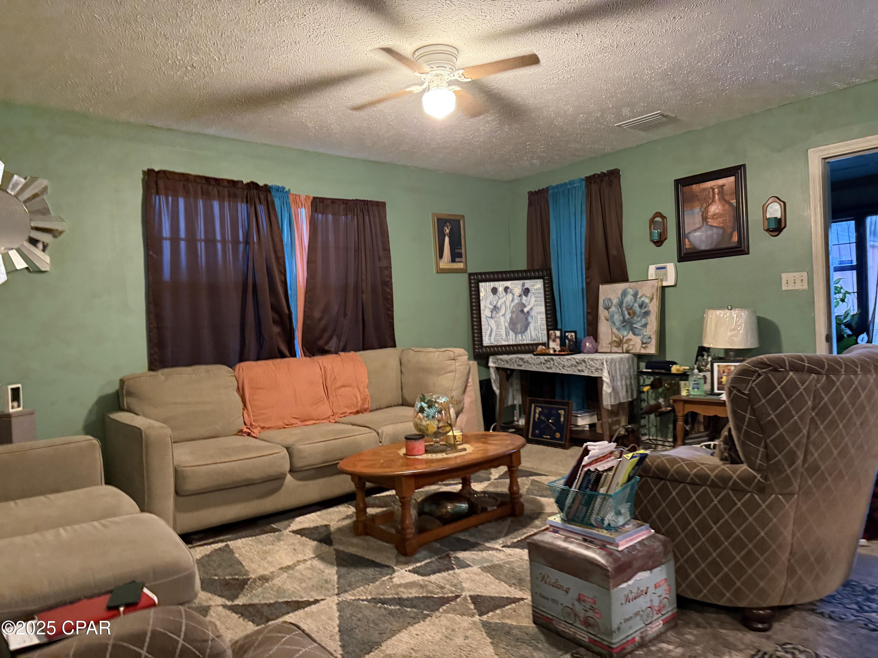 Image 4 For 221 Avenue E