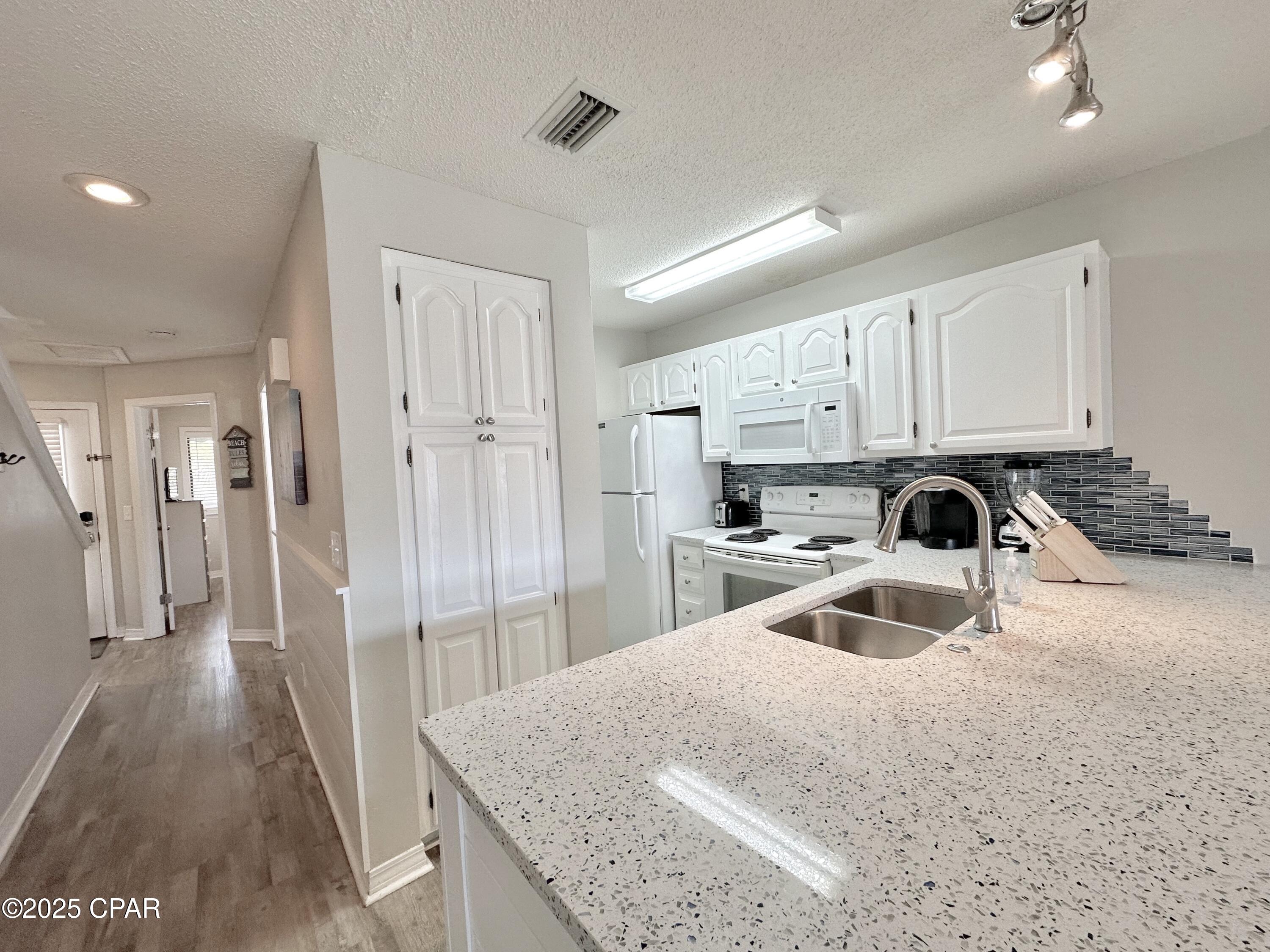 Image 9 For 8730 Thomas Drive 213