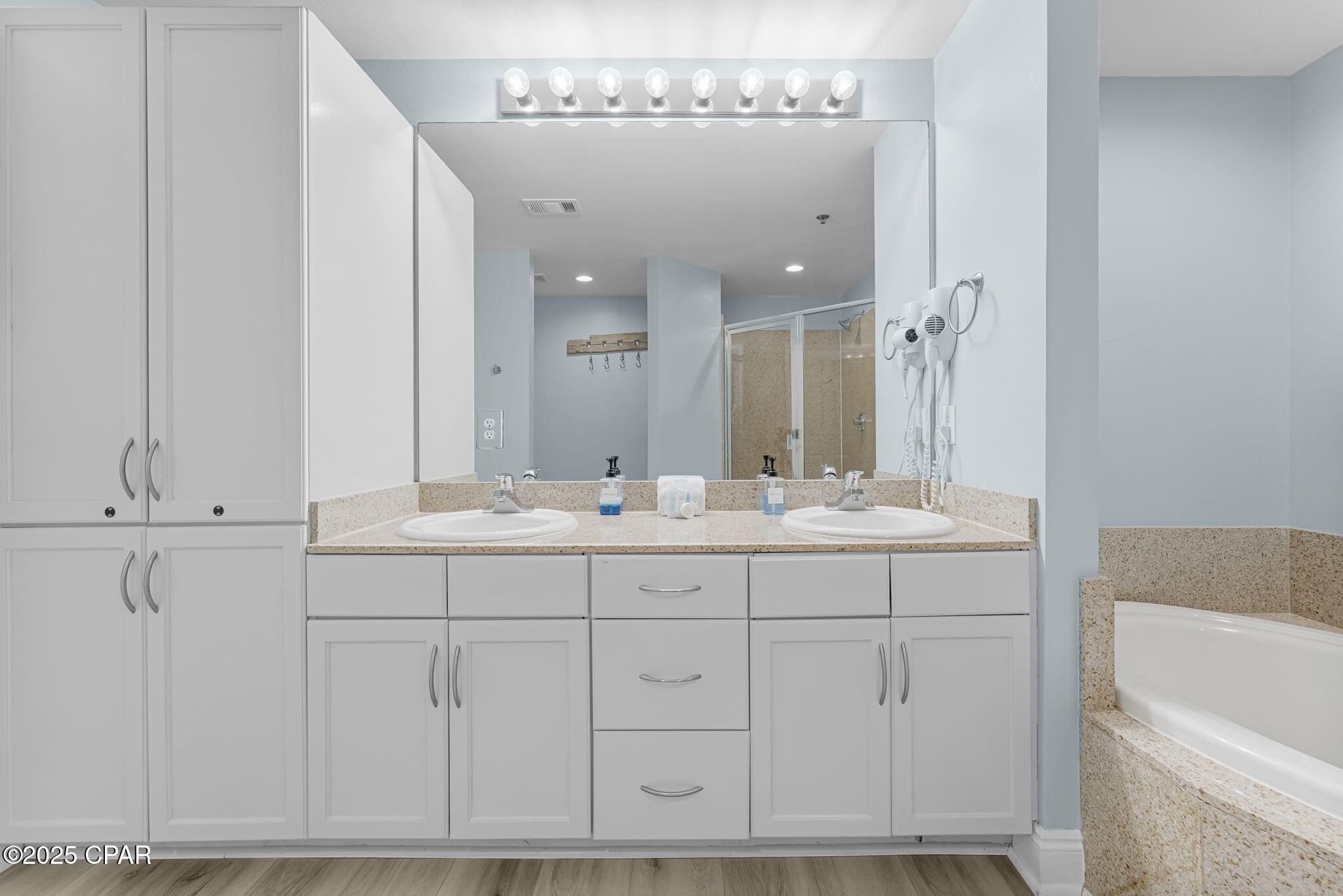 Rmyubaq3lo2cl4_x2skcb9yxu3kvaxp8hayhkhdqdnm