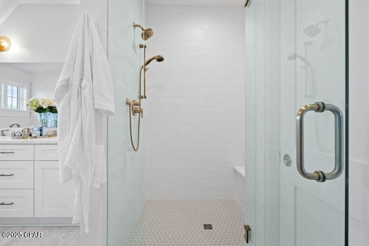 Qofx4swkslipp4kx3wrpl9oyjnz3botuuweh0myo_ow