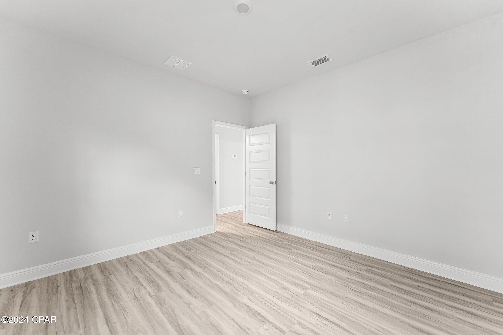 Image 19 For 664 Norris Drive