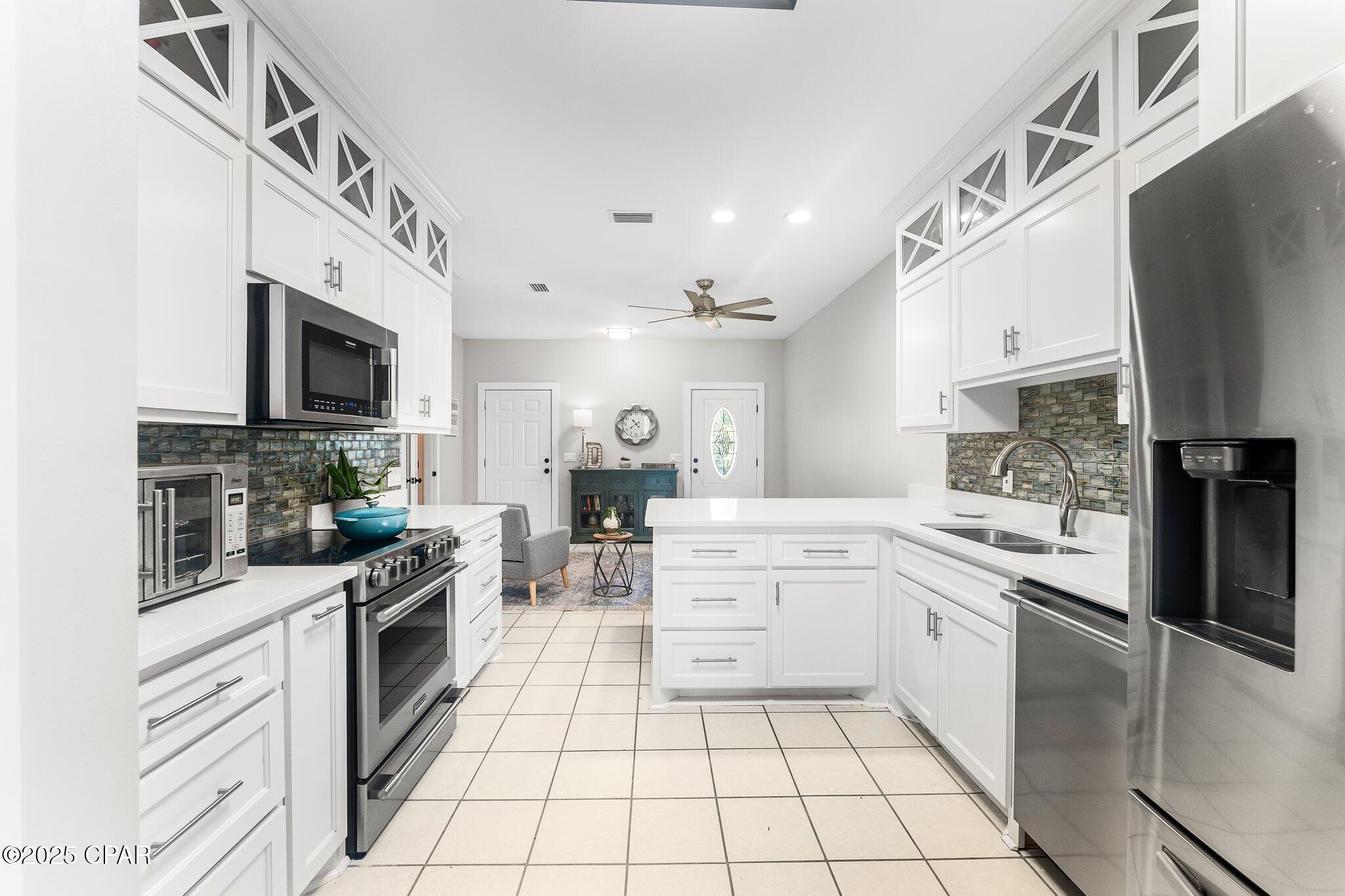 Apyfjpvzaql6wuycyb_bjemk2z6k6psbv7piihu0v_4