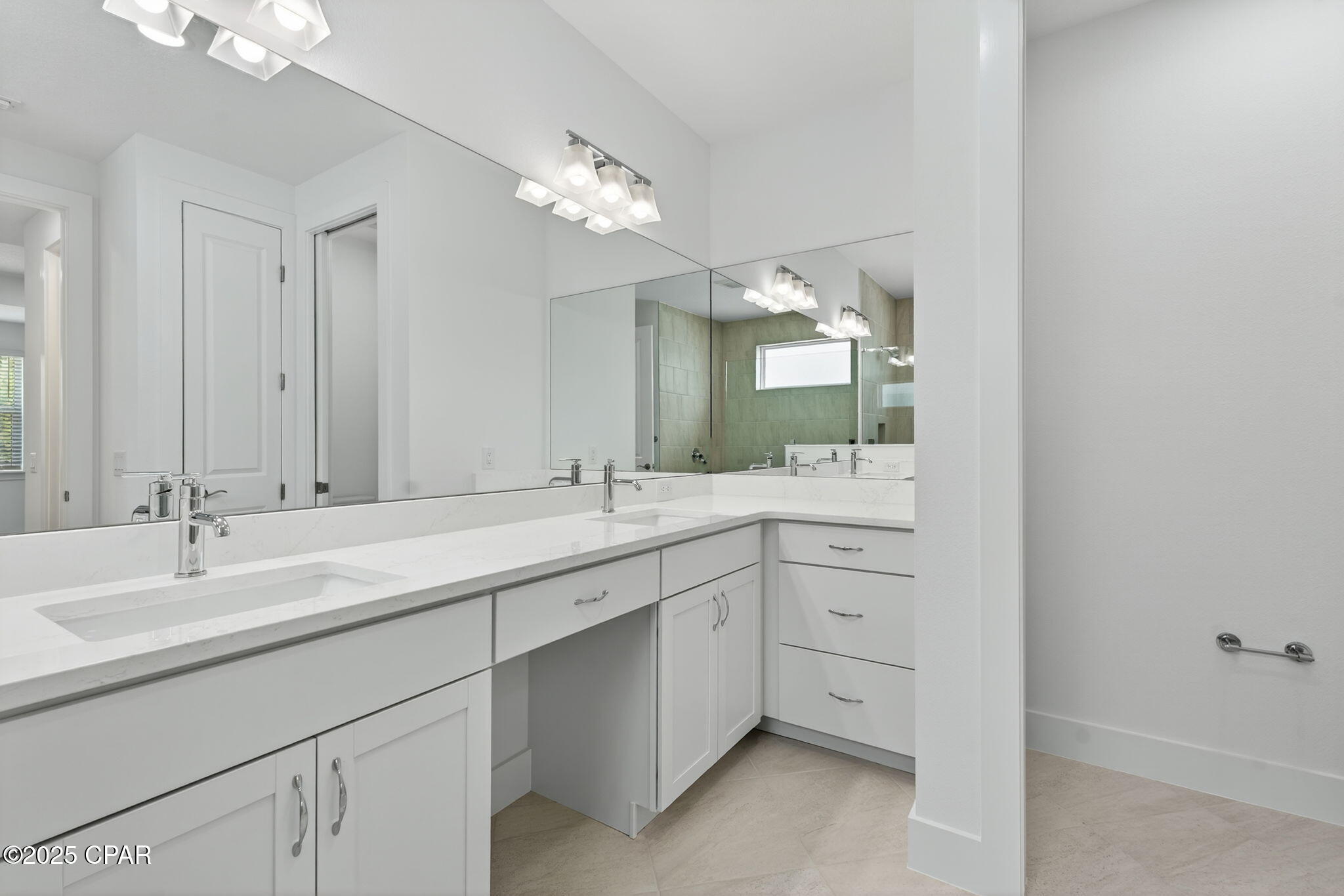 Y L_j Fb8cy4902nb2zhuuxi0unvmfrfgluvaf43x_a