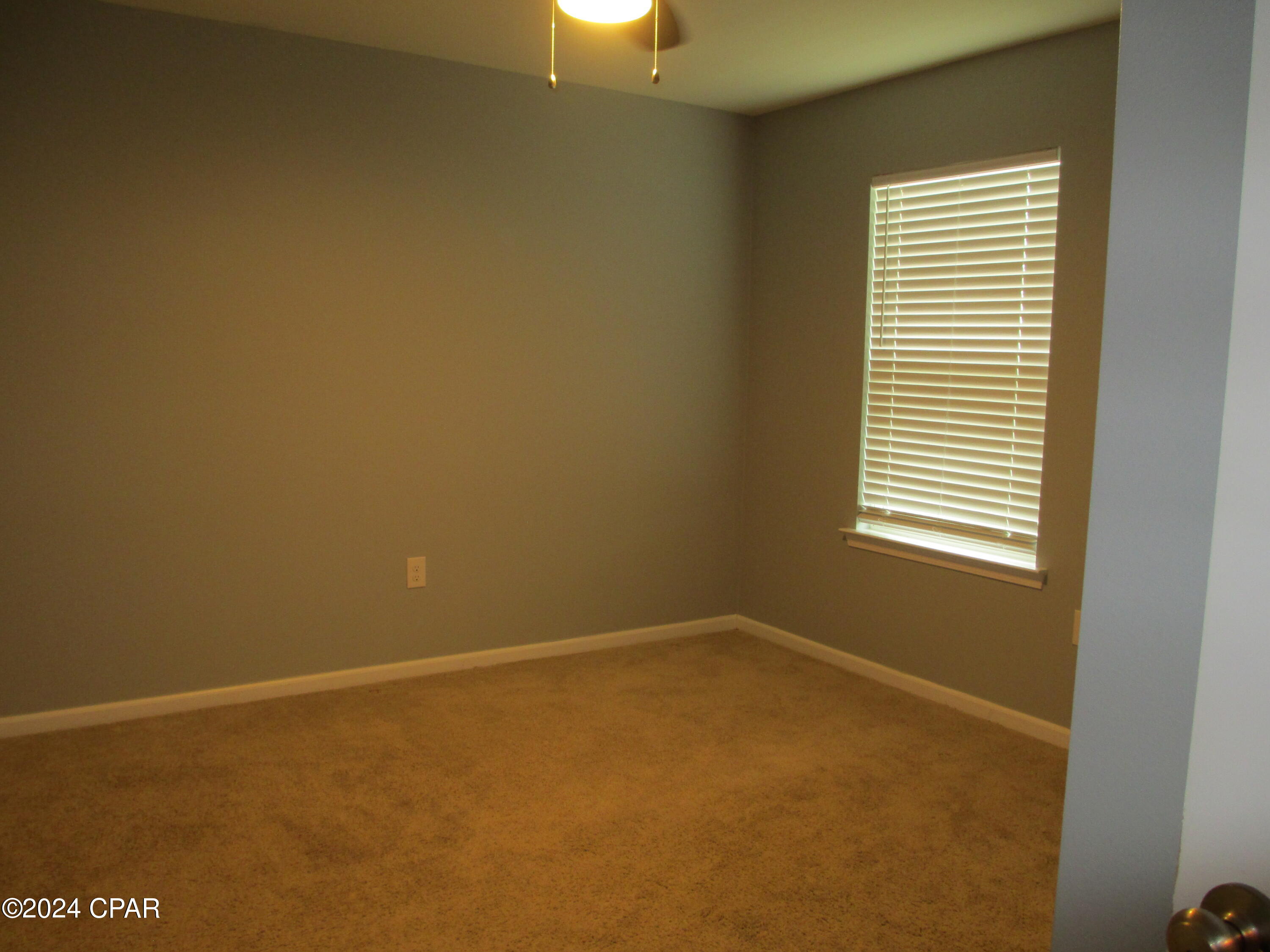 _q3evj Zr0c7eiydj5ffox 4p 1dmisdoucljrgmdrq