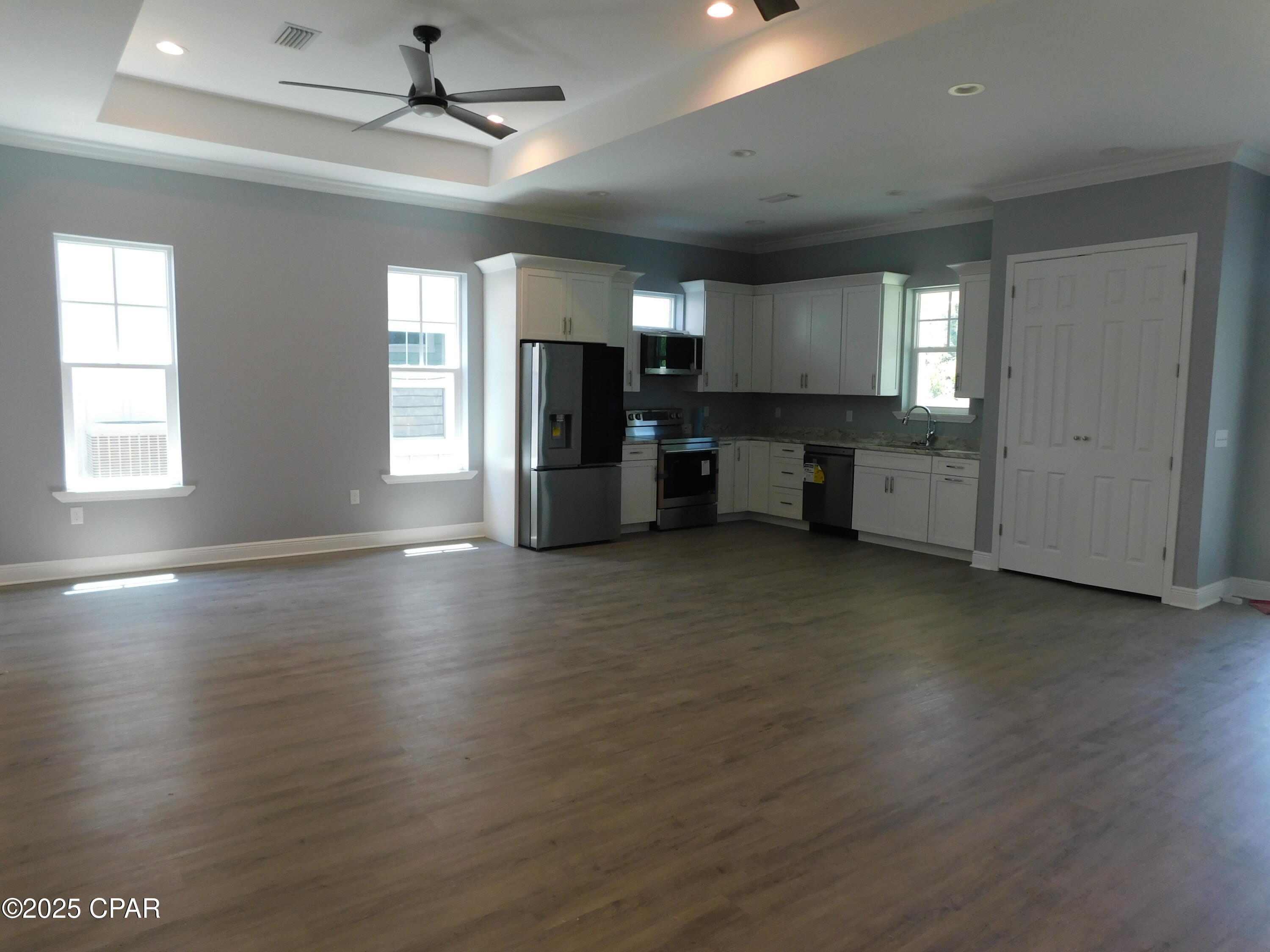 Image 10 For 2445 Mercedes Avenue