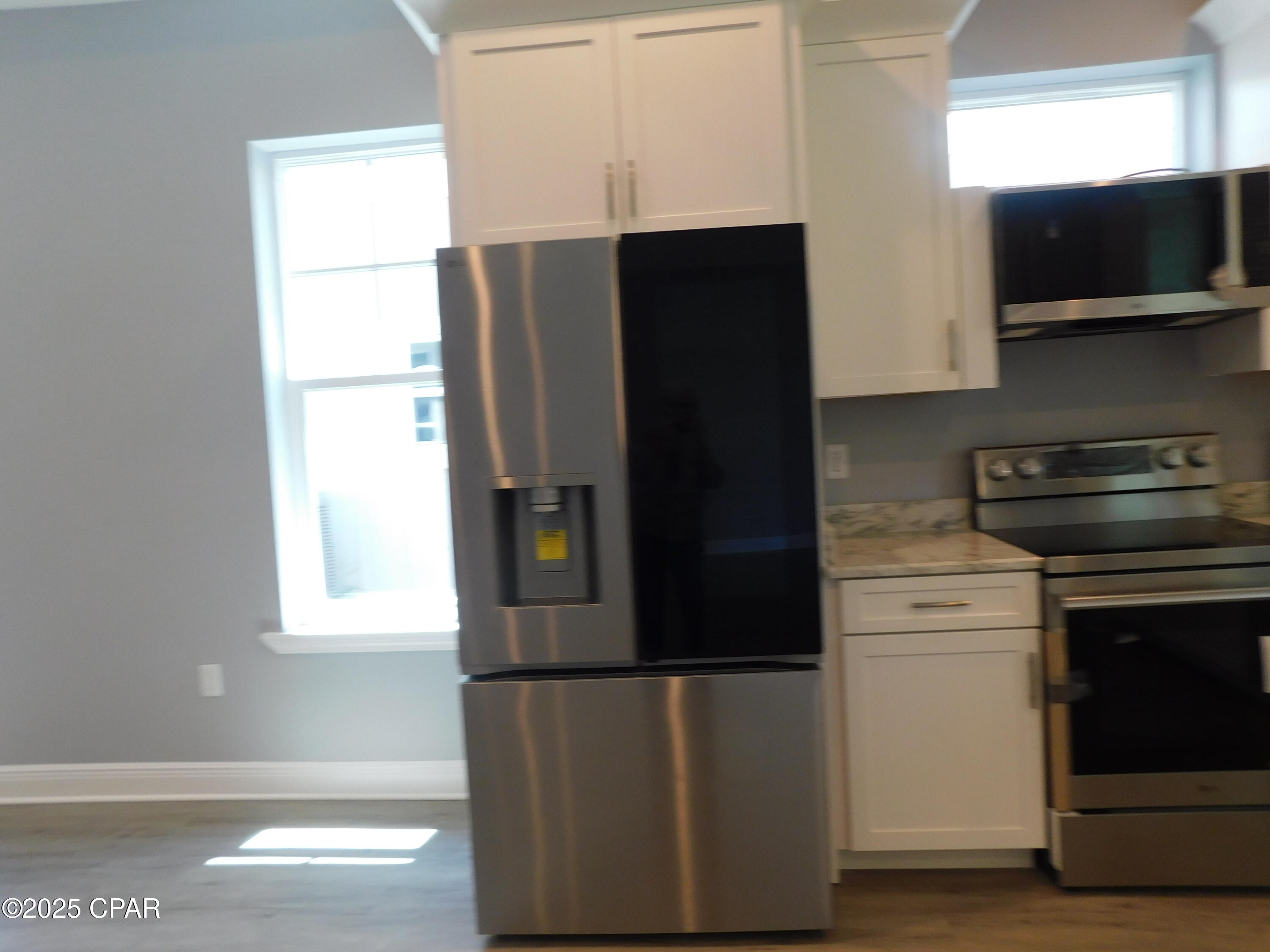 Image 15 For 2445 Mercedes Avenue