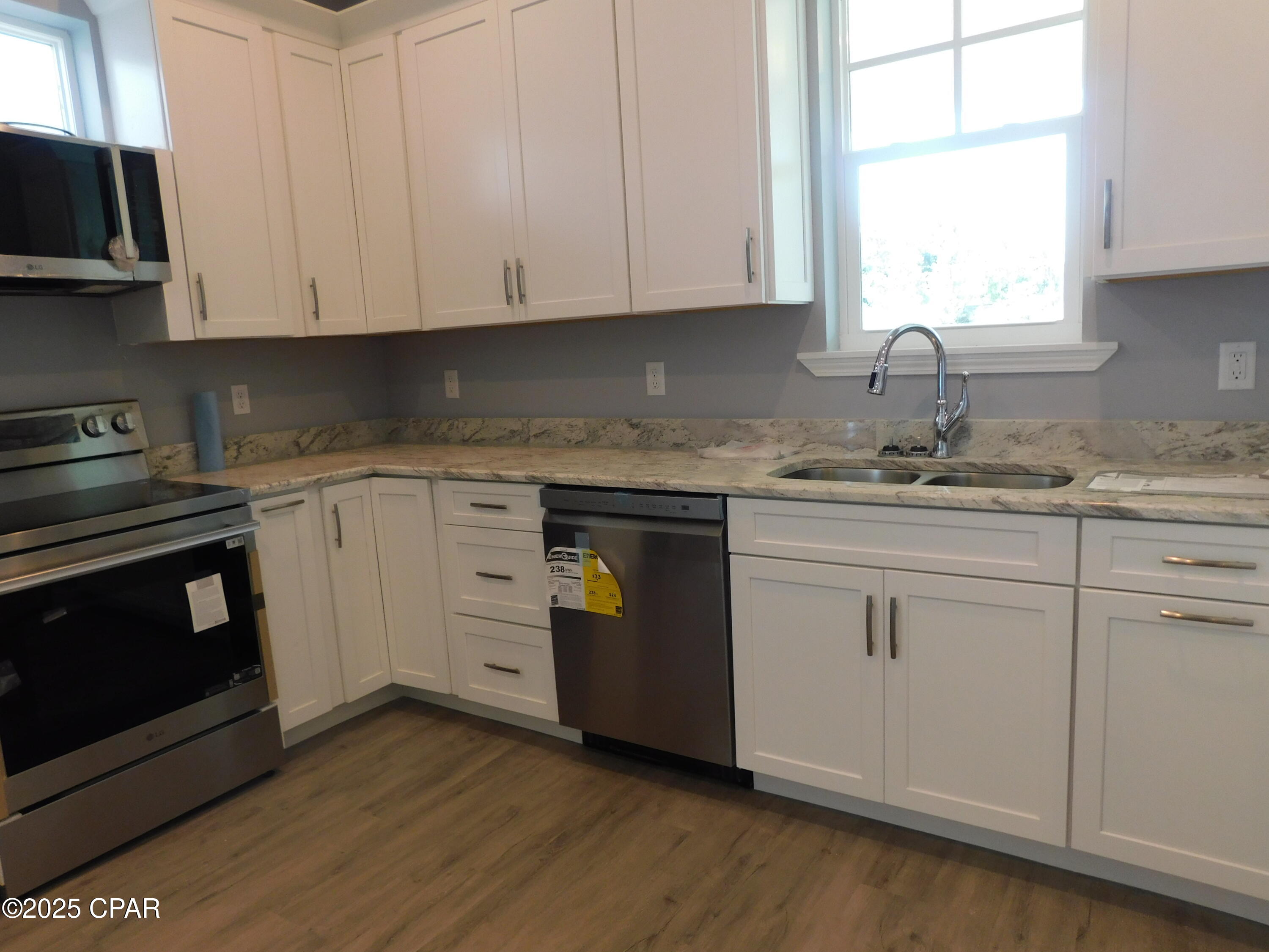 Image 17 For 2445 Mercedes Avenue