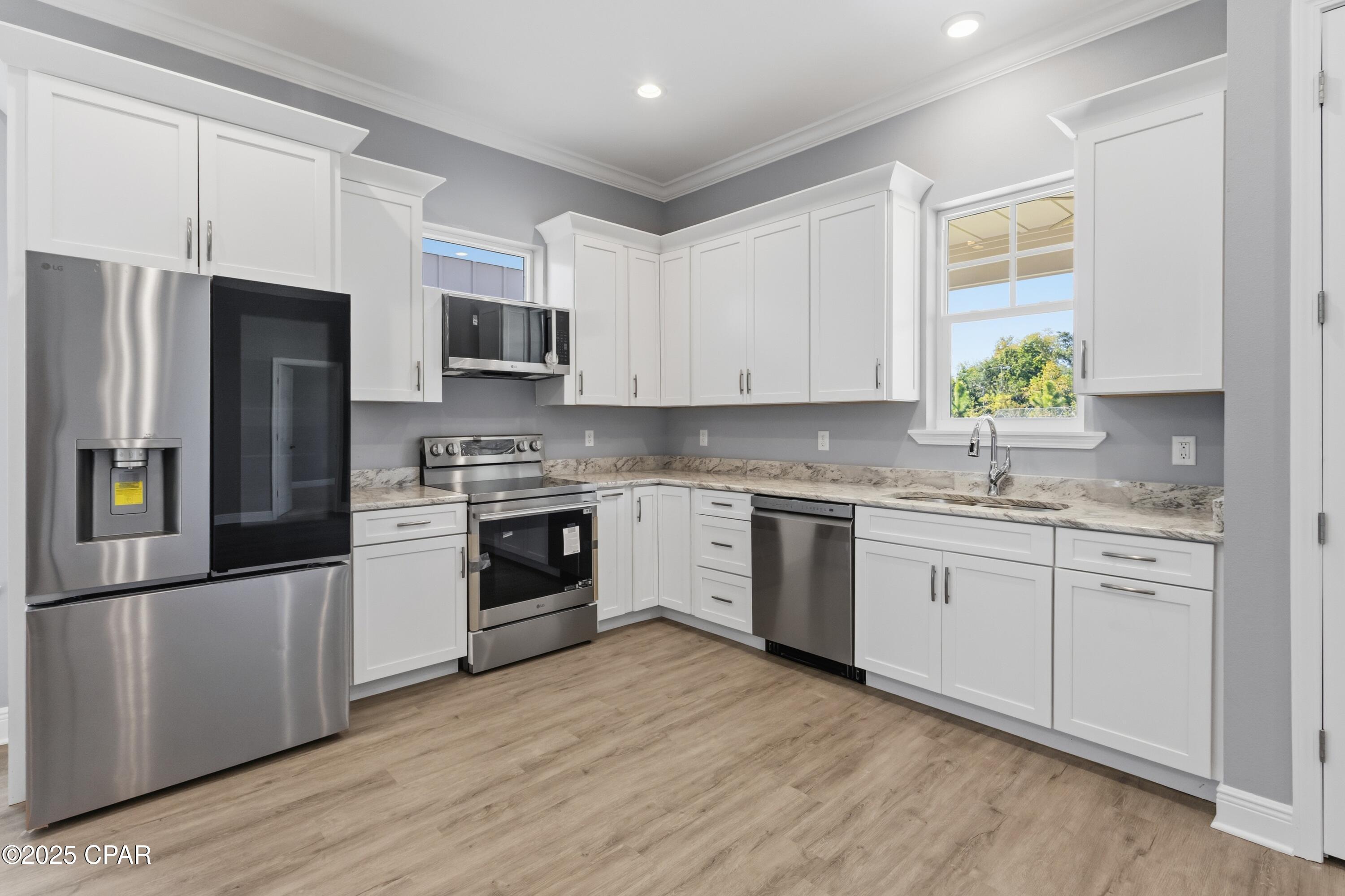 Image 2 For 2445 Mercedes Avenue