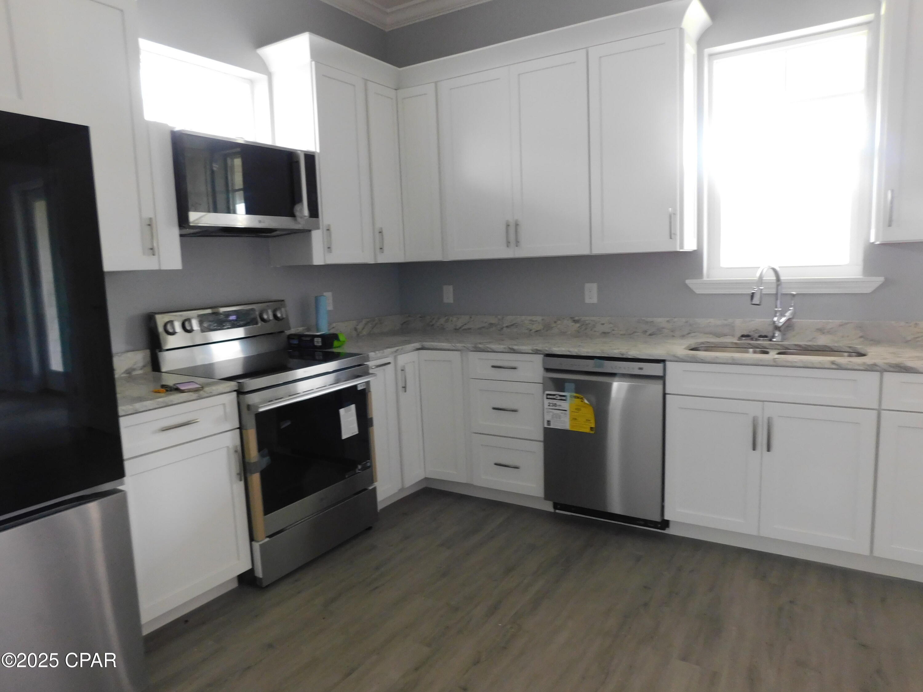 Image 7 For 2445 Mercedes Avenue