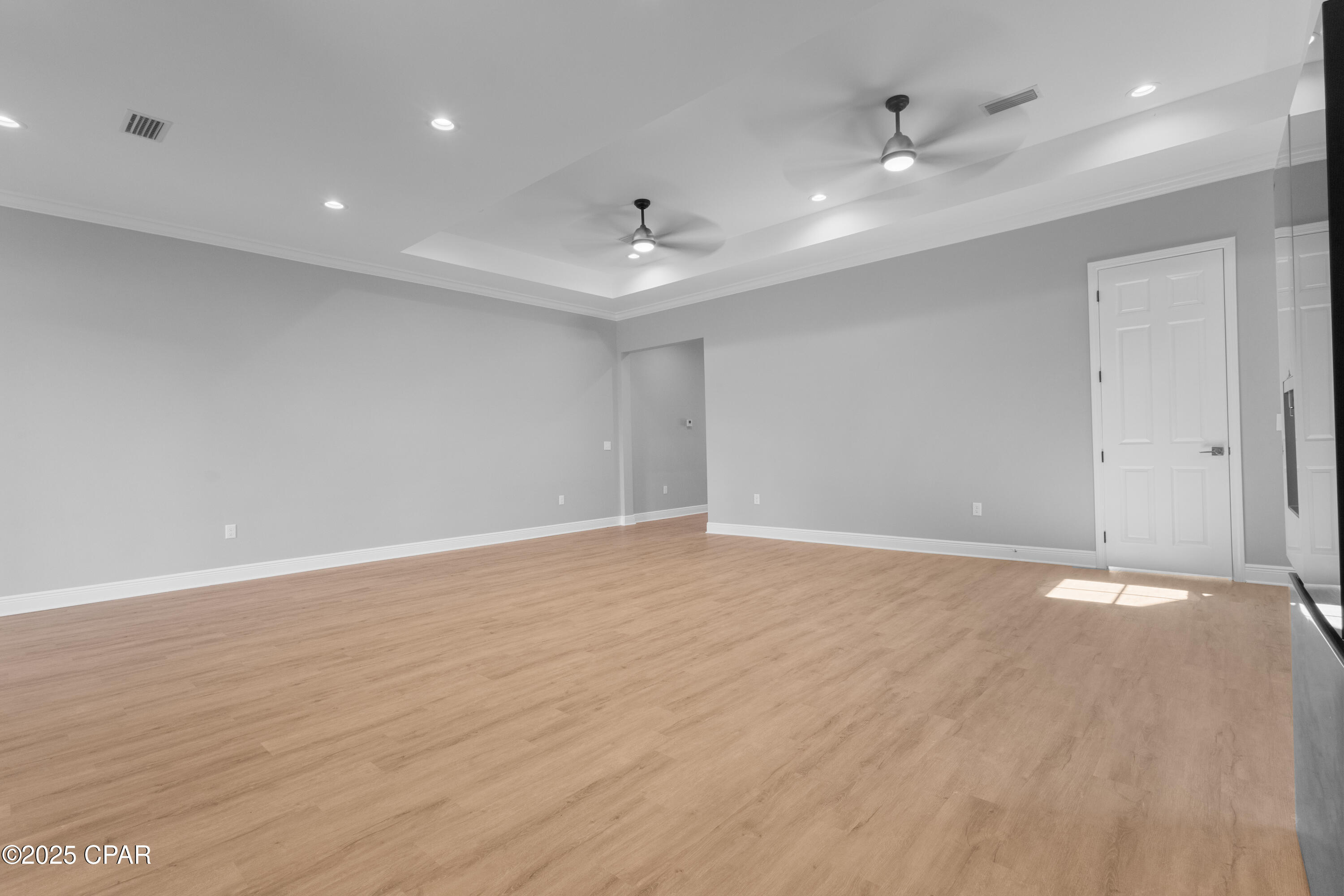 Image 8 For 2445 Mercedes Avenue