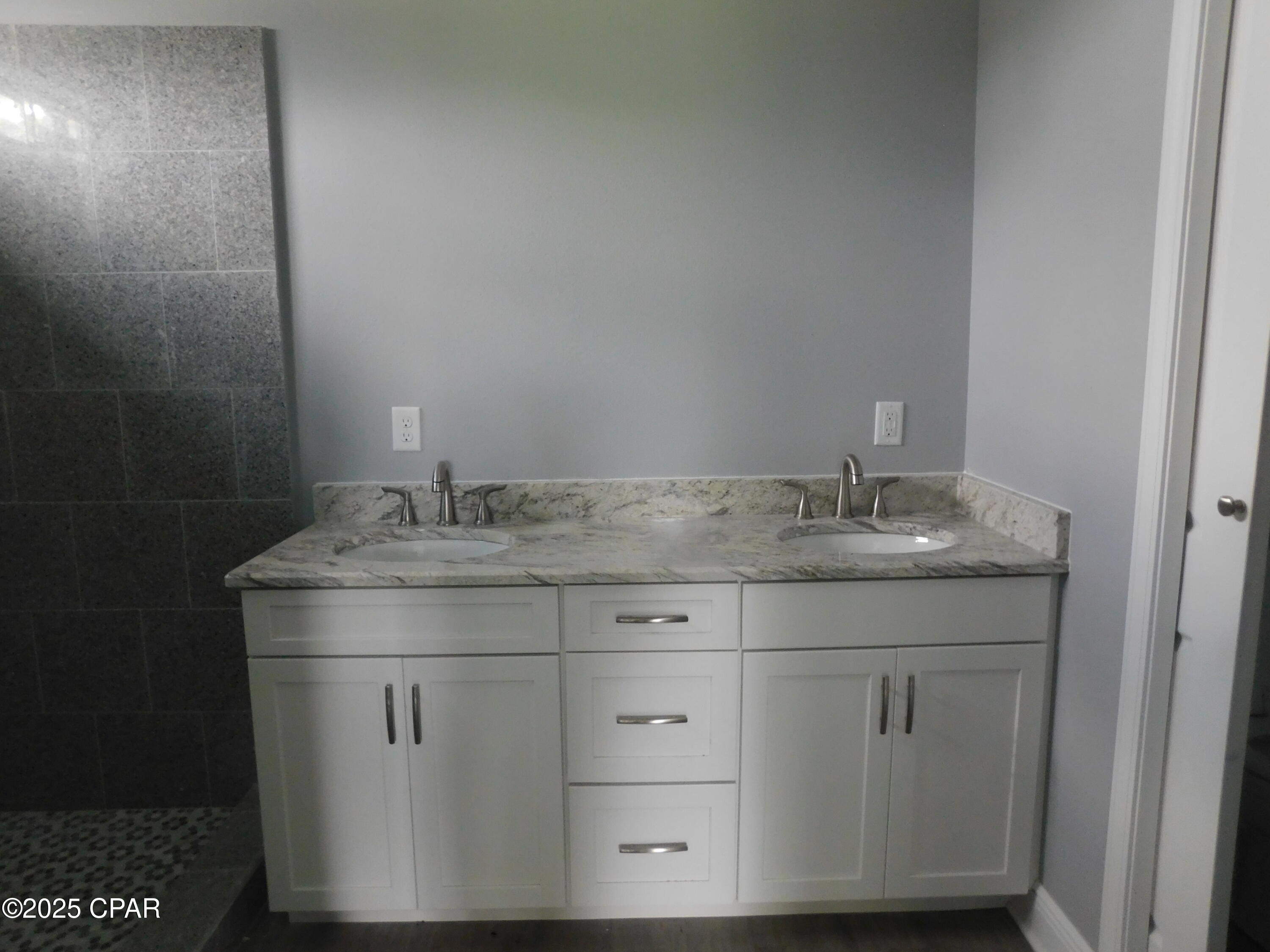 Image 9 For 2445 Mercedes Avenue