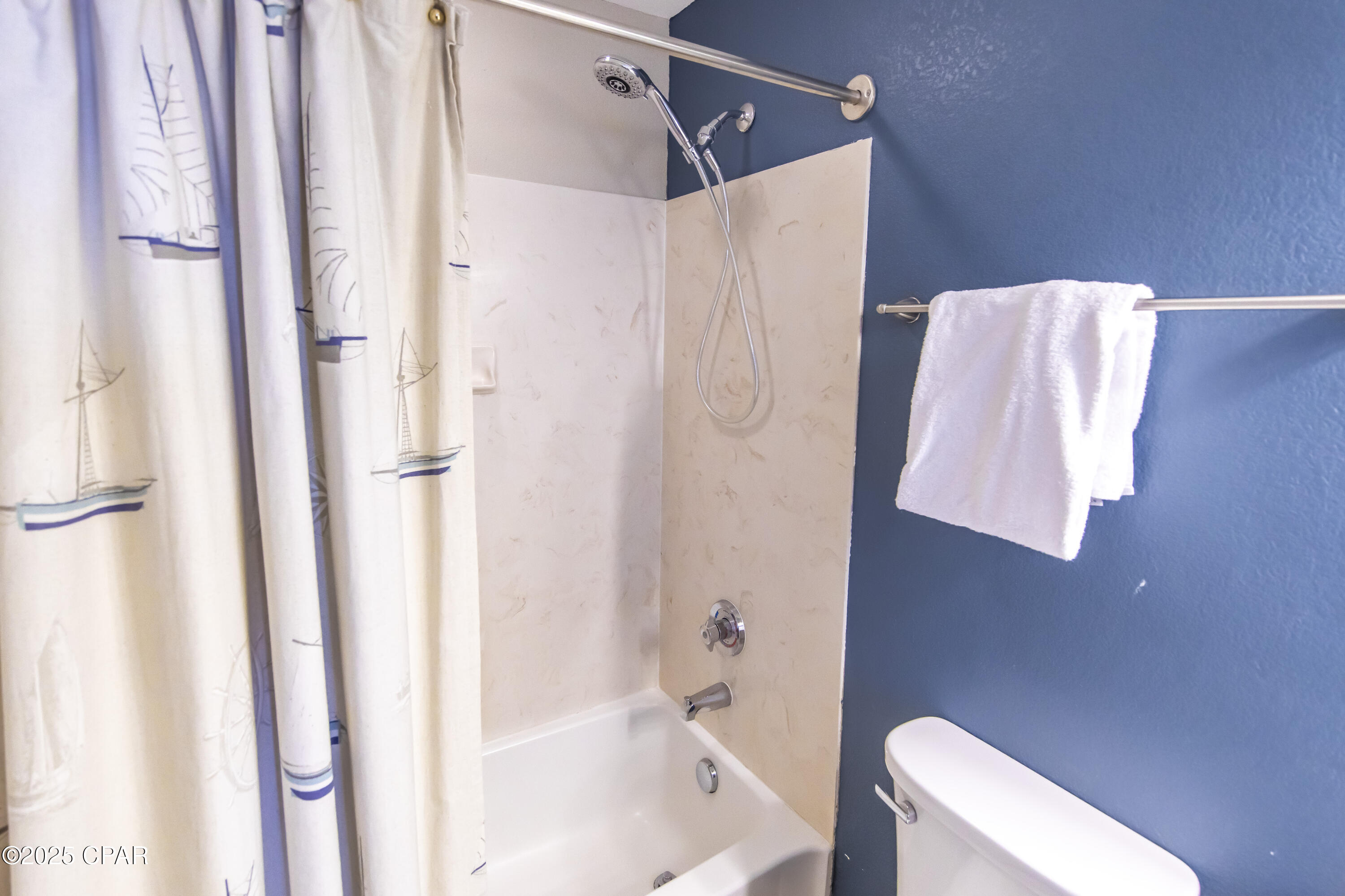 C_oov1ilbpqwcn_70fe78fjubo Jla_hx9g43jgiv1a