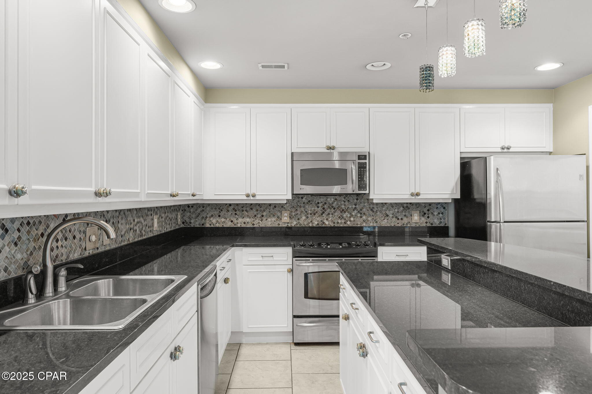 0vijot4rqlc51_aobuxu87vkxnvme_phkrki26ufm_a