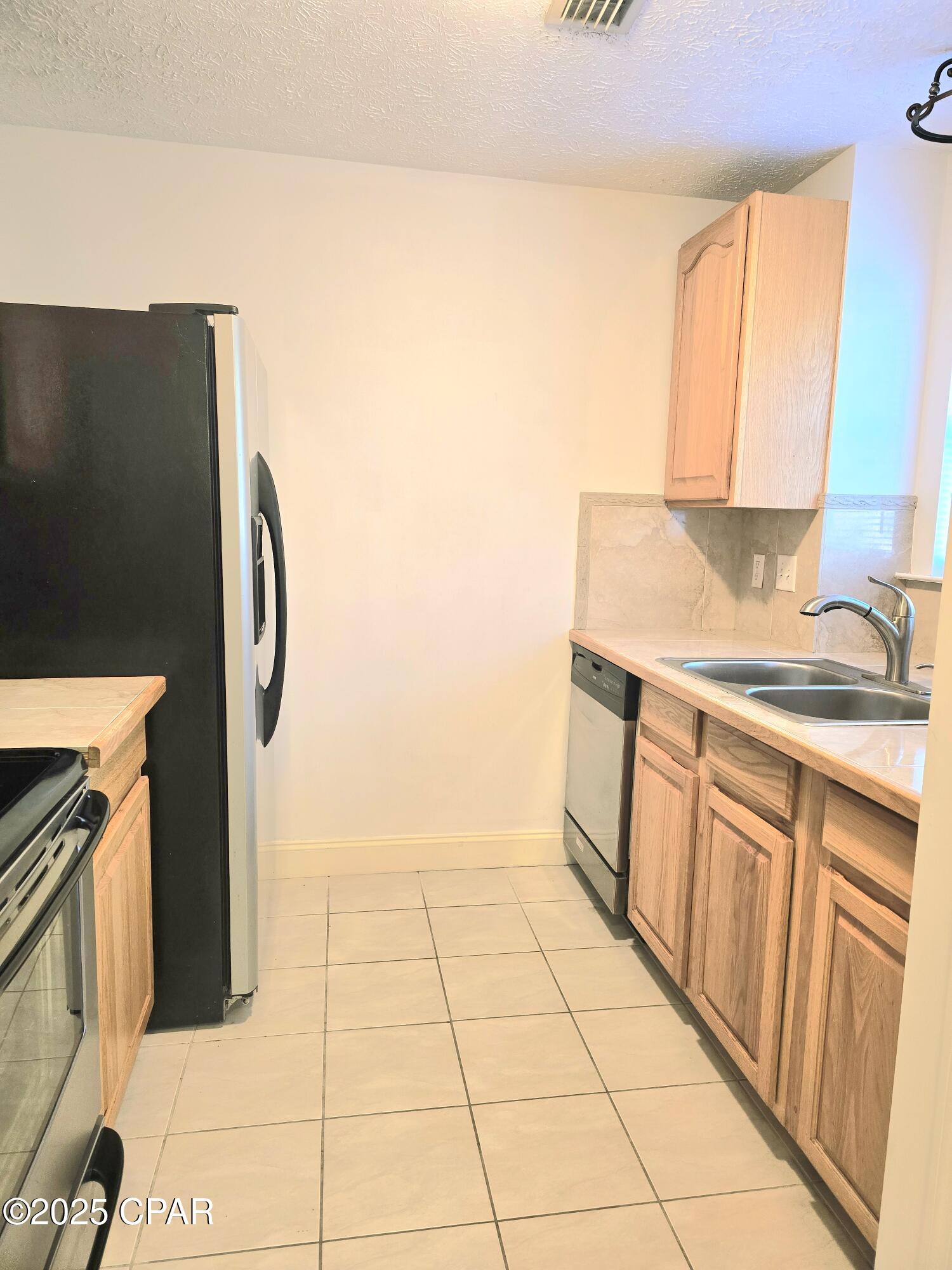 Ezupcrylioqgvtuffkaq8_bnksvd6r8wghcirp_thsg