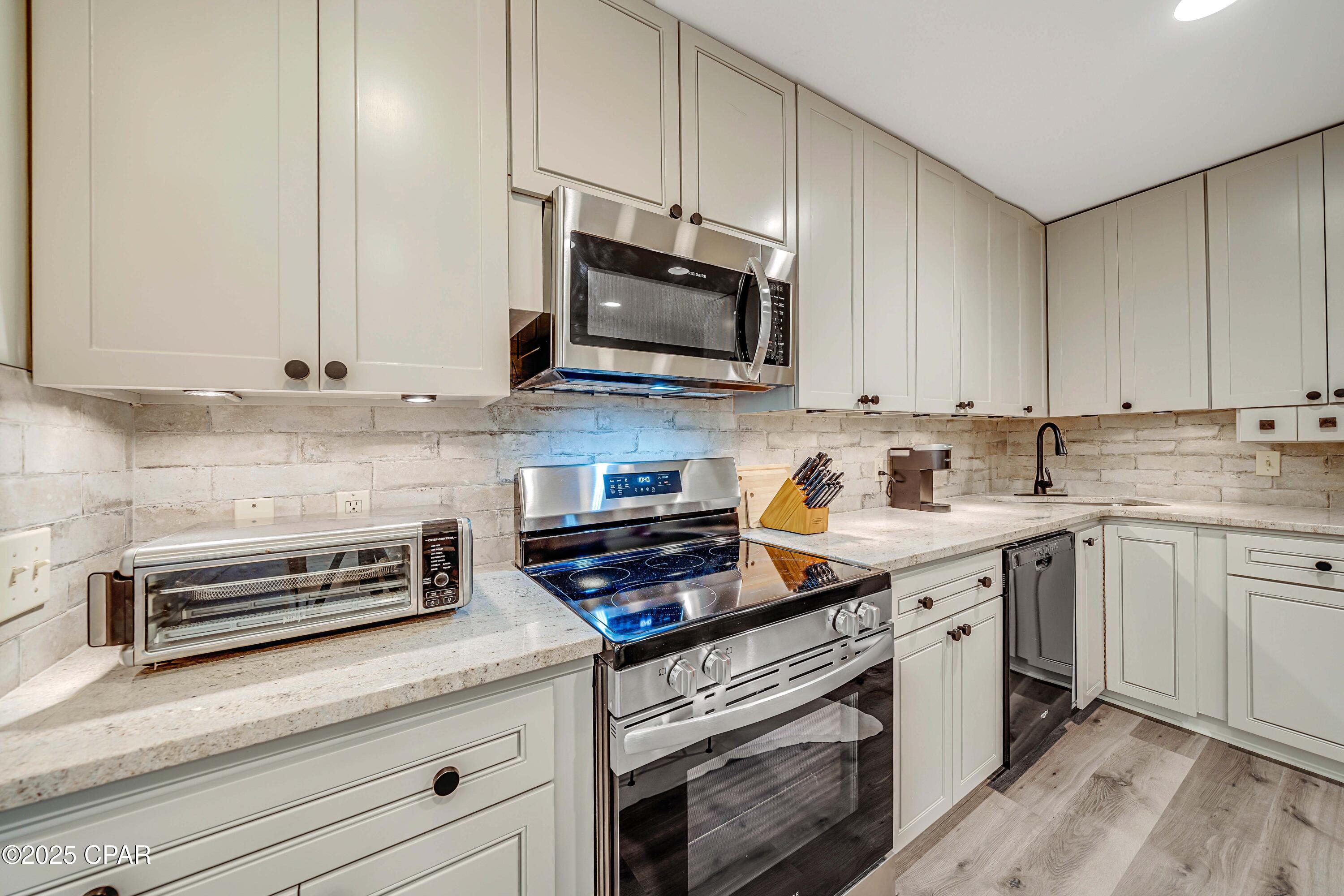 Emhbaz2bbzyvlsjmmlaa Jf23mphqqqezxchqtlle5q