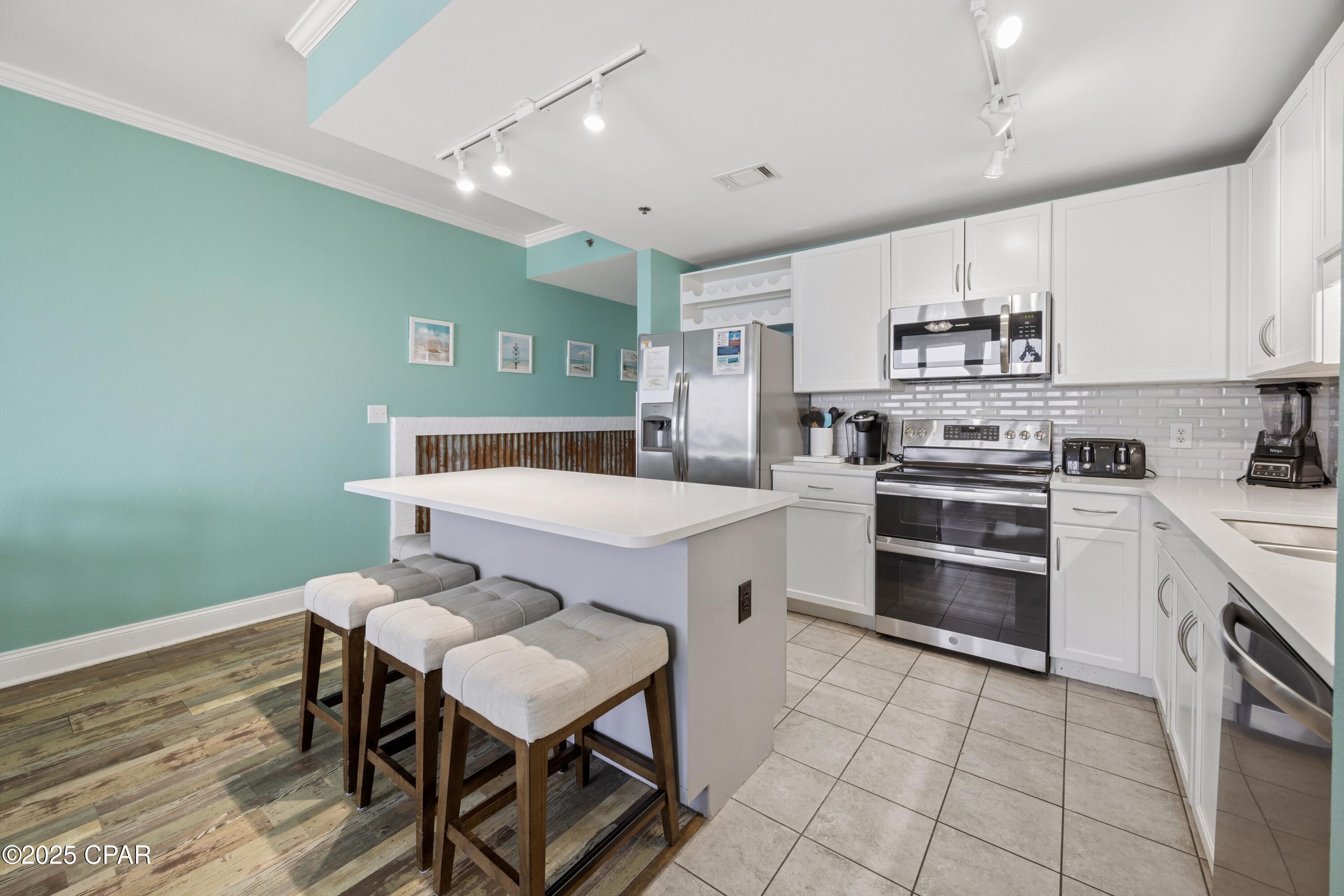 Image 19 For 9860 Thomas Drive 1825