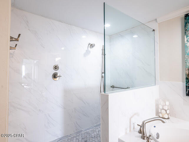 Image 23 For 8601 Surf Drive 6w