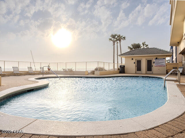 Image 28 For 8601 Surf Drive 6w