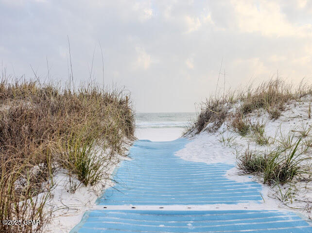 Image 30 For 8601 Surf Drive 6w