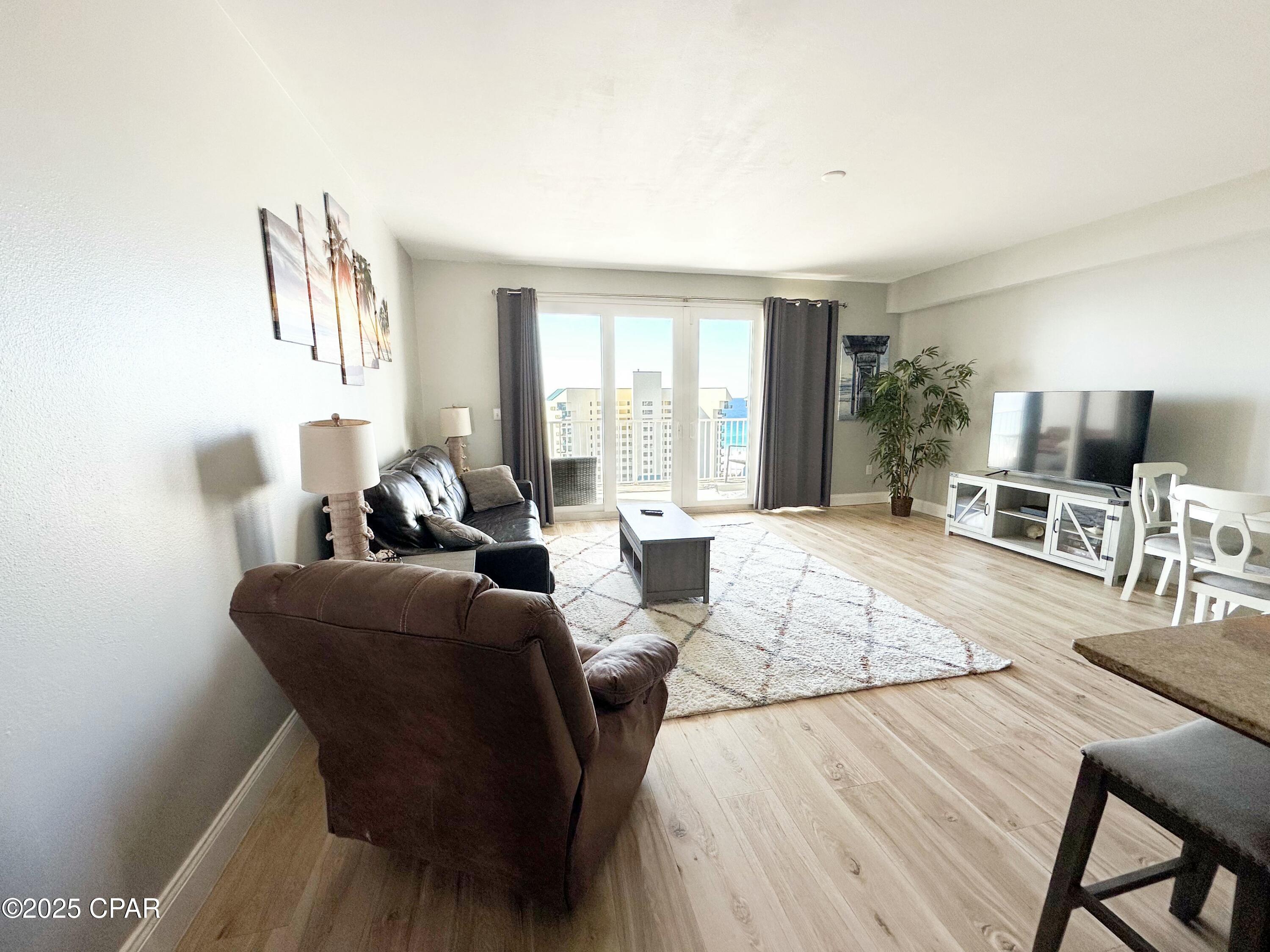 Image 4 For 9860 Thomas Drive 1004