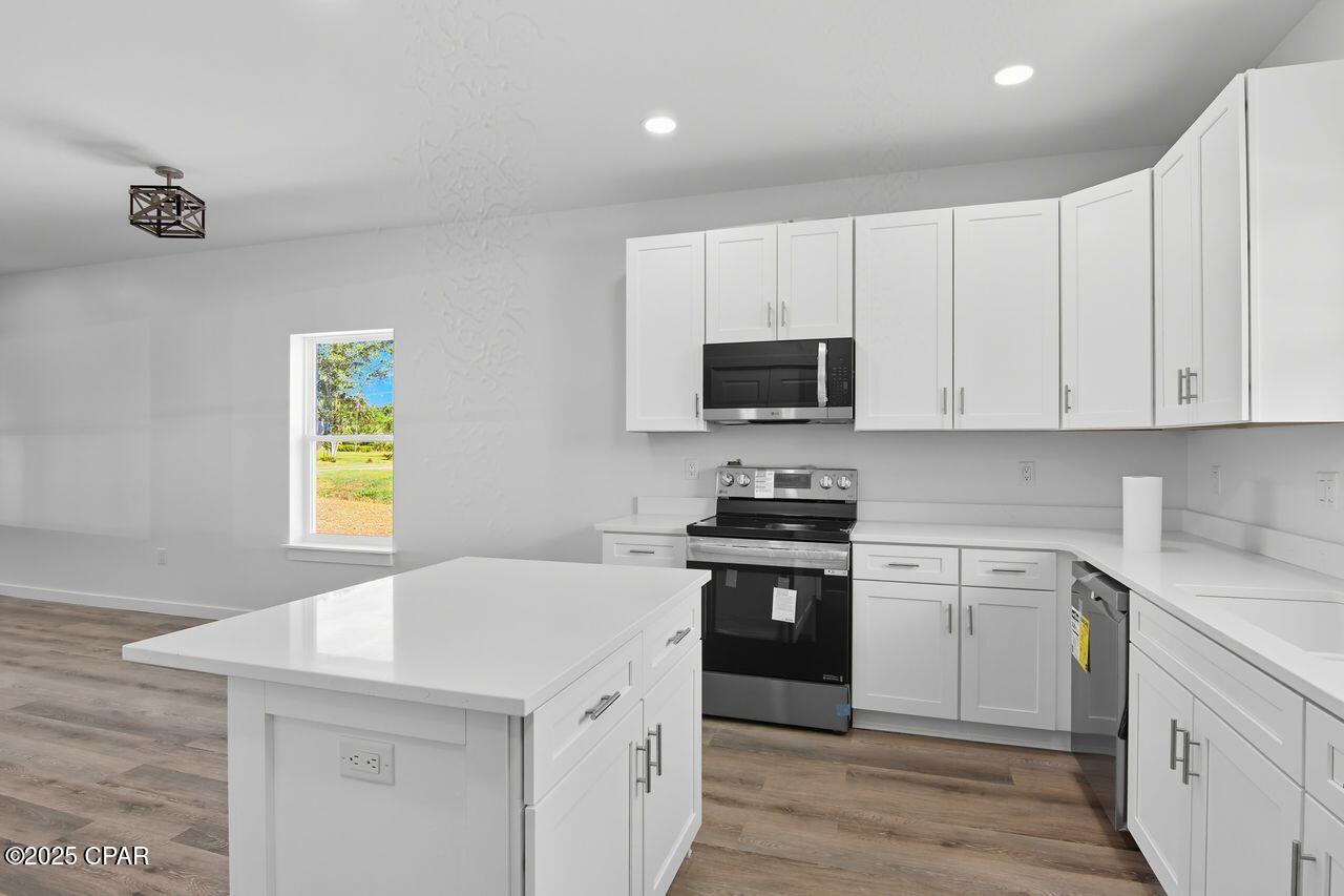 Duhgavzvlfqcw7umdrc_lye3nzivn 1ssxceuzcczde