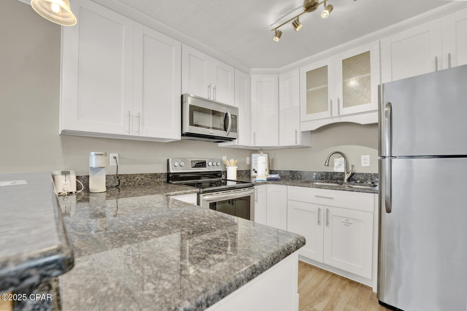 E1mhzwdfdvndp7r 7uue_duk7vjhwyw0omf1xp33pyc