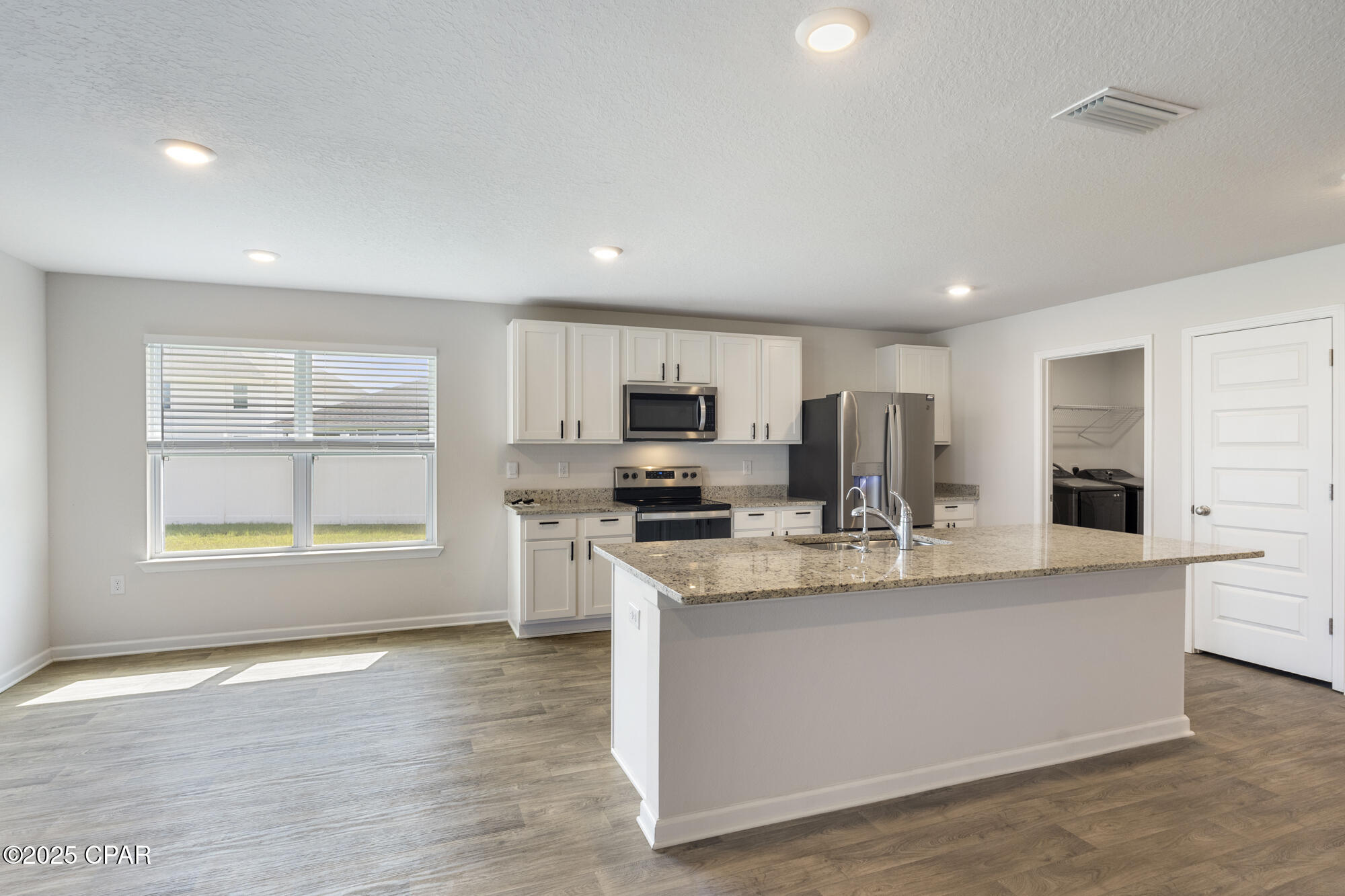 Gdy8fwbmbf1kitsya Pyh Avb 3e765n_z937ijj5ts