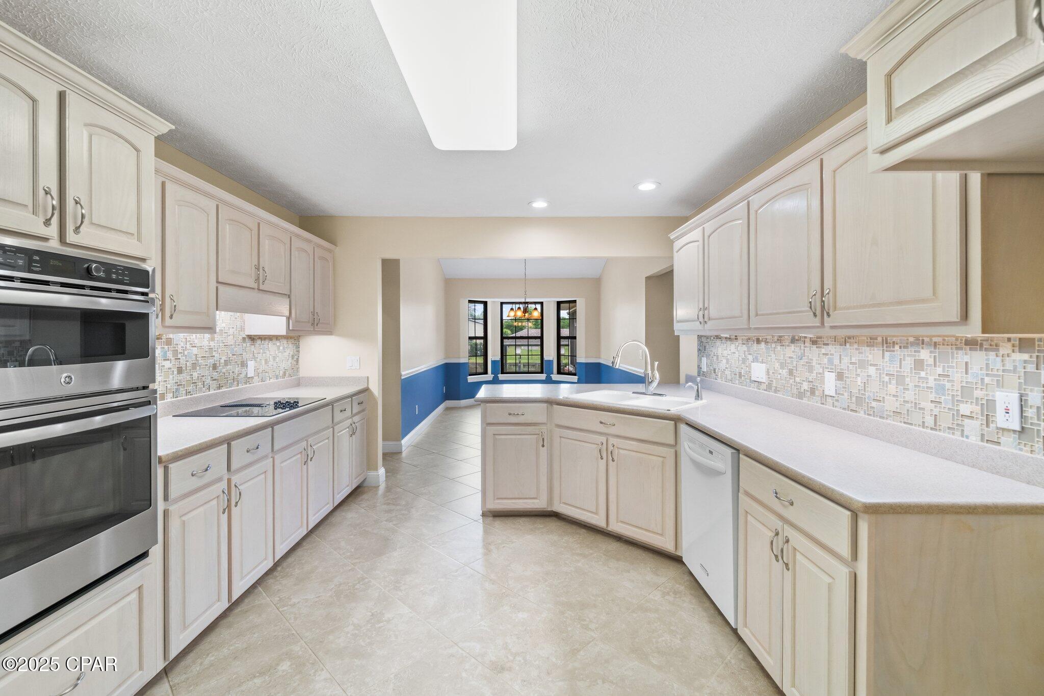 Image 17 For 106 Queens Circle