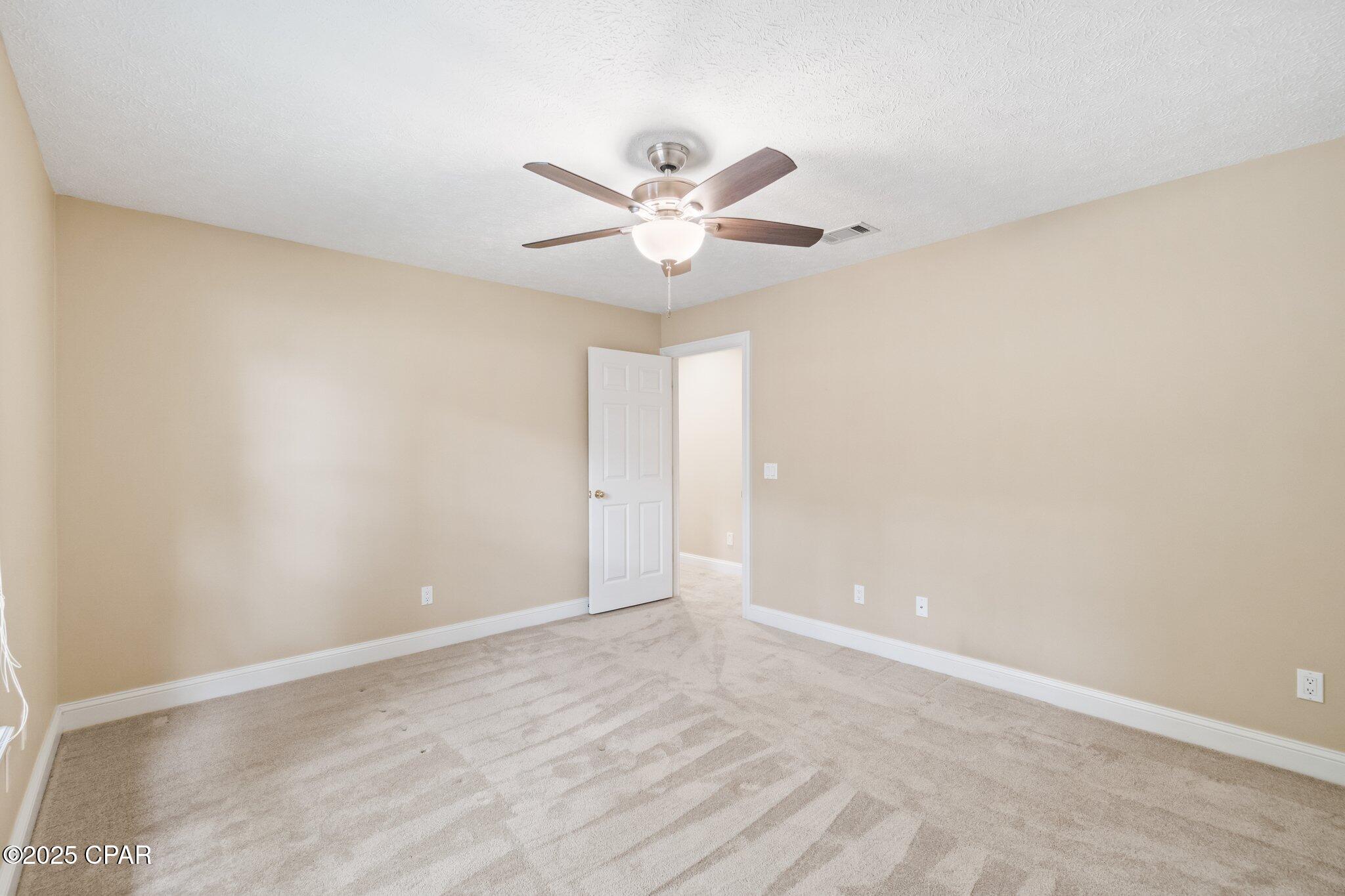 Image 32 For 106 Queens Circle