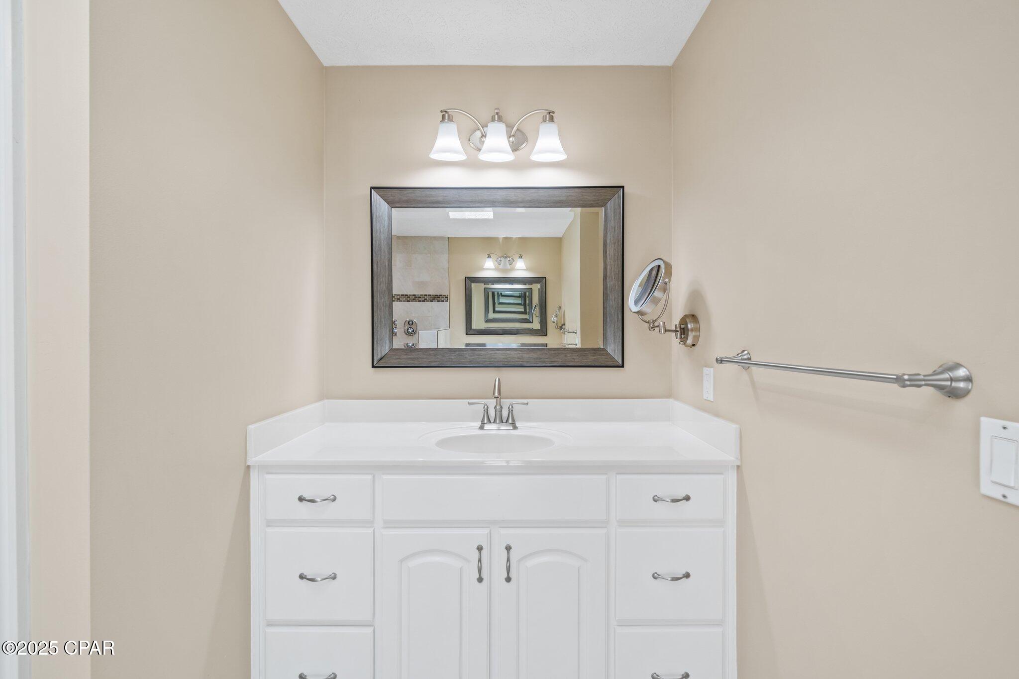 1ug1jj152t5pefpk2ibhjjwhzewf5_fcdunroi6_ize