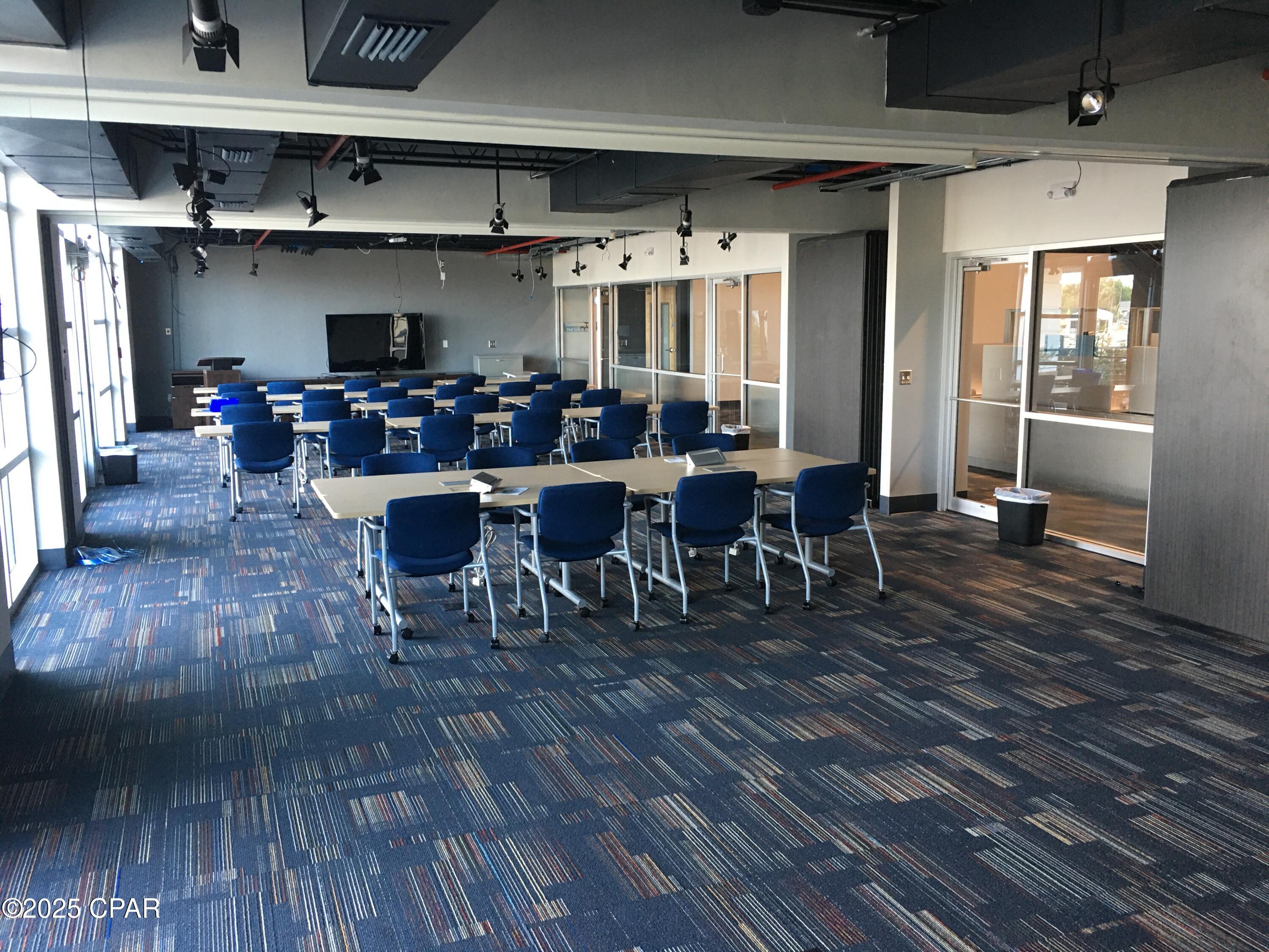 Alwxbmhzv9ah0htqmiz09kr8cfuq81vnkmnqmdmlyky