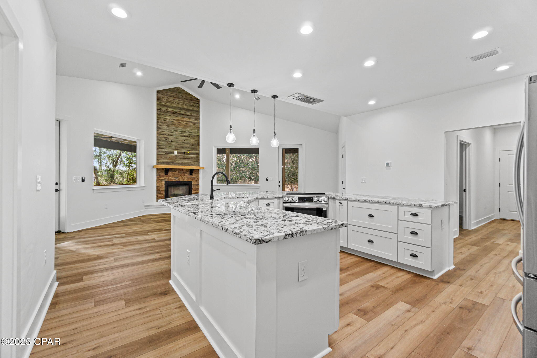 01wj_ri908vu4bd1 P3l4jurrof3nzzb8tv8x6dqaws