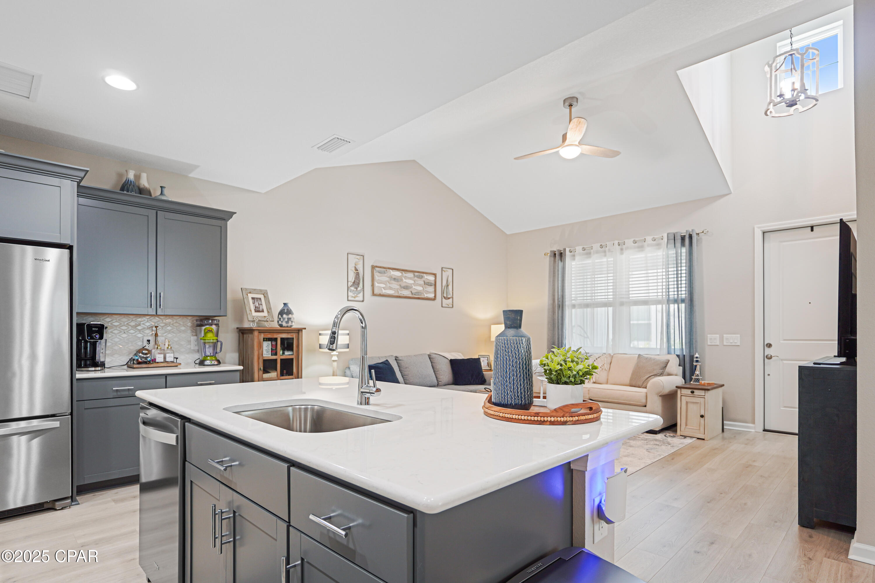 Image 1 For 8532 Dreams Float Court