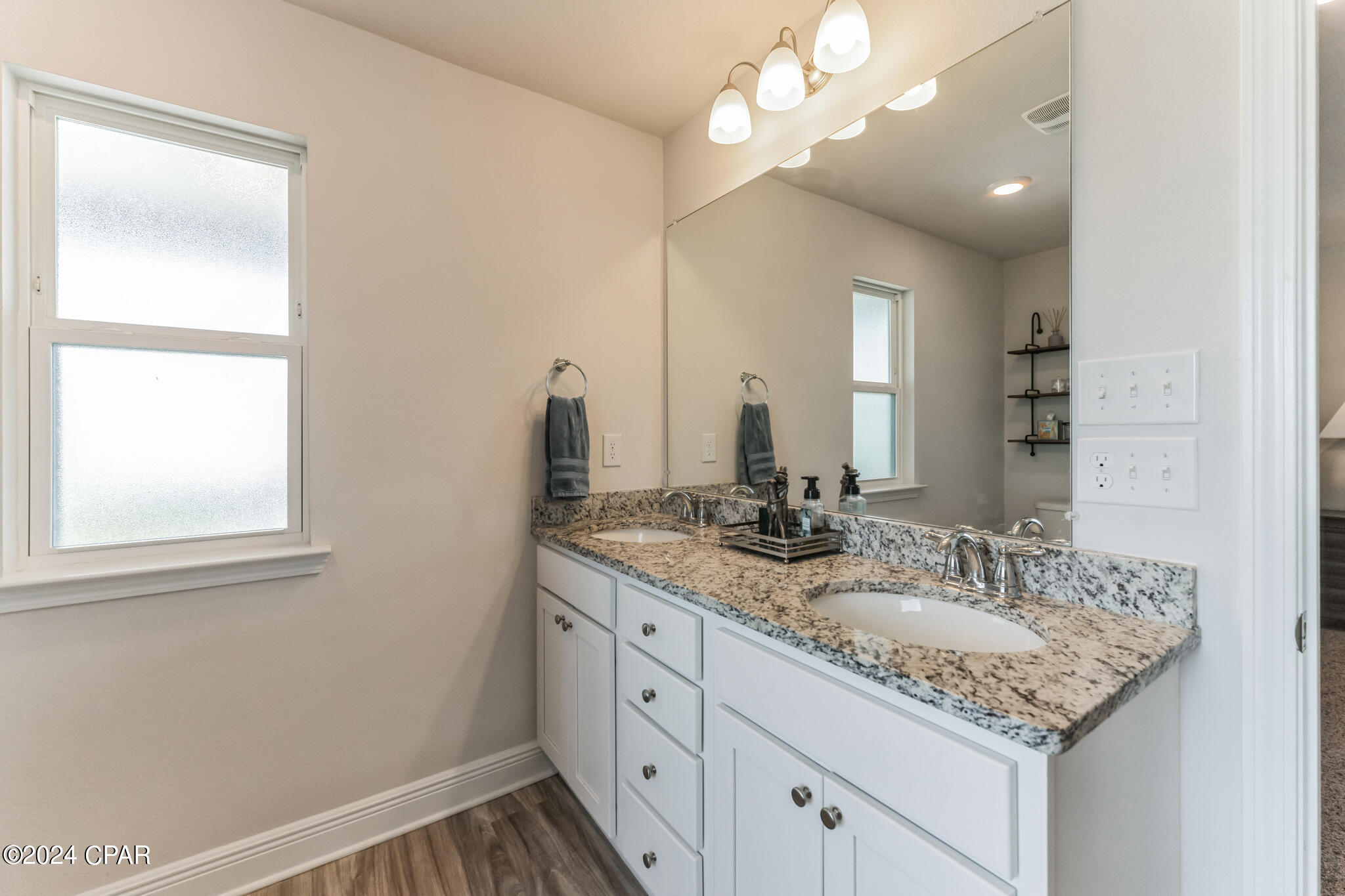 Aw4cqjk3ycsqokrcv1uppcy40aqywsz3xghxlncqtmm