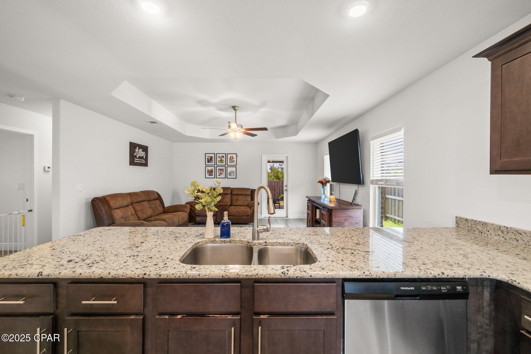 85zo_emg8cidfcyw6tktkskq_uslpyz0dh7mfpvjnfe