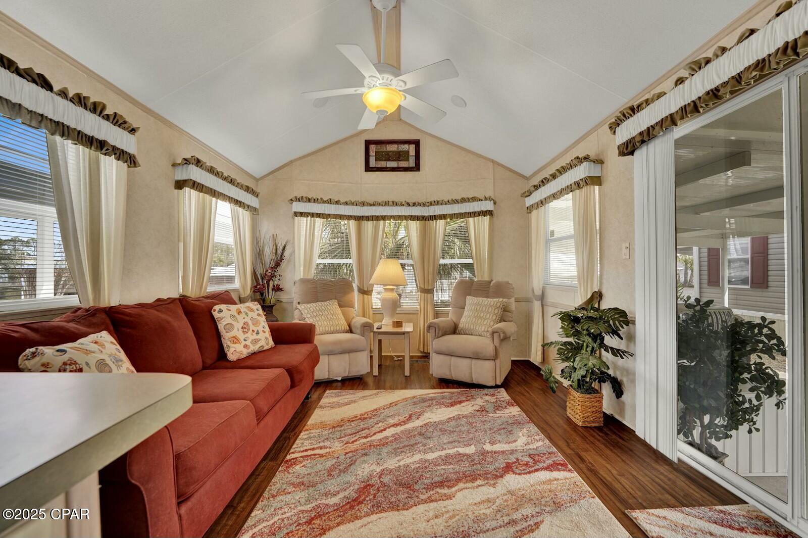 Image 8 For 1219 Thomas Drive 266