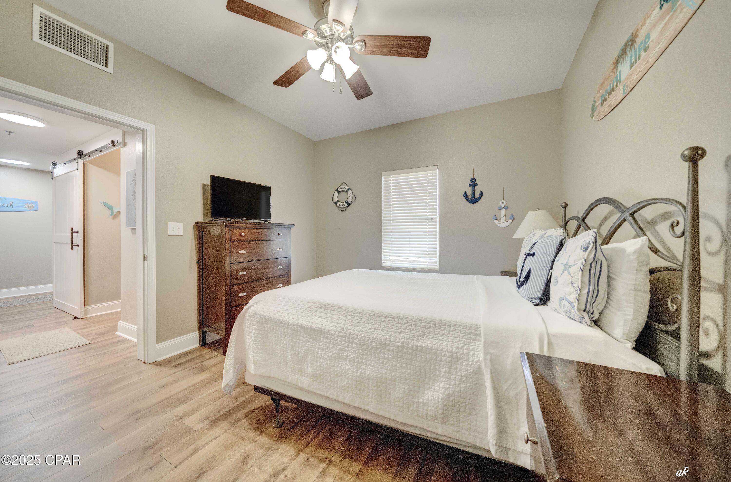 Image 15 For 9860 Thomas Drive 1211