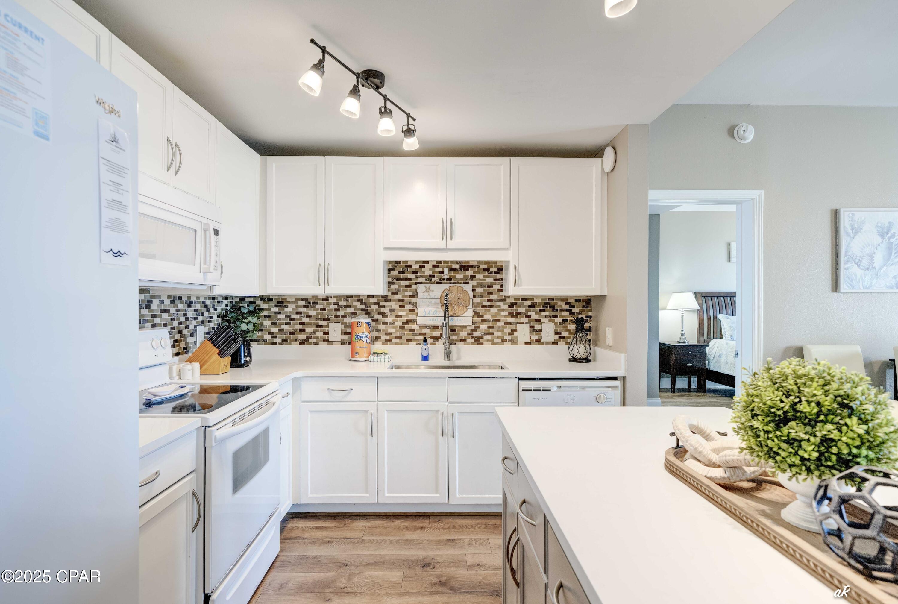 Image 7 For 9860 Thomas Drive 1211