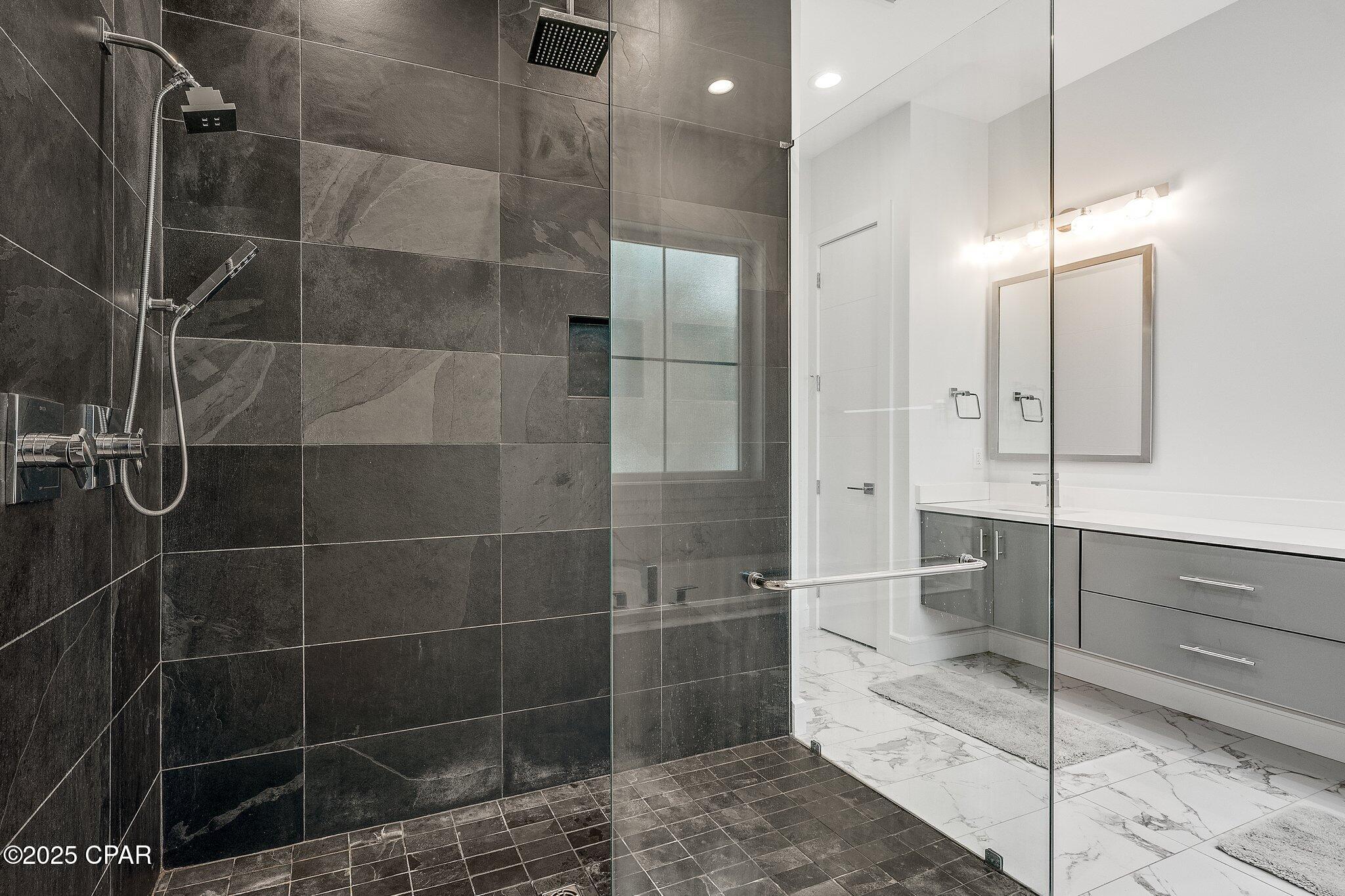 1gvpvmptdjardf8sqyllxpnqz9lw_qhsi9qtry76xzs