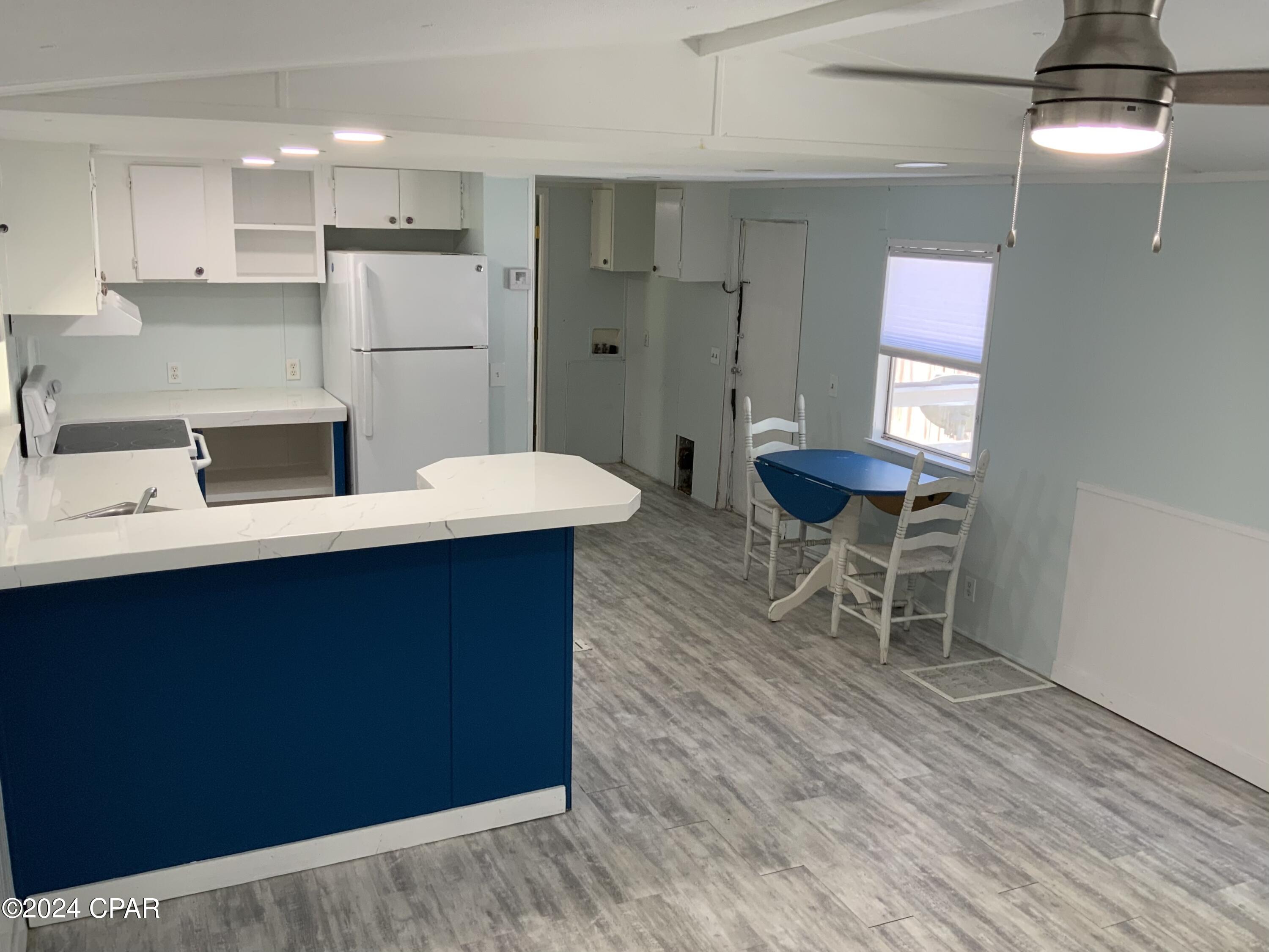 Image 4 For 7125 Beachwood Boulevard