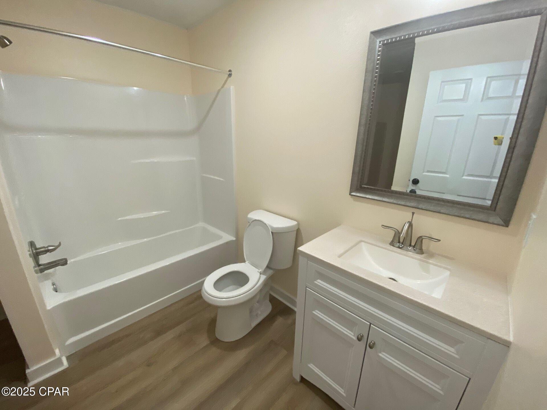 J 3axiydbidq7zp6nytsegqlaxrozqodvpr7jqrpijq