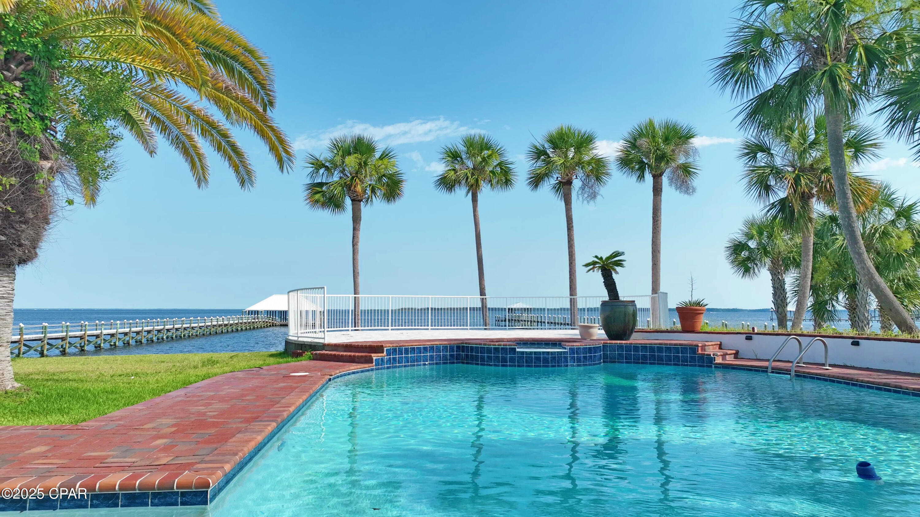 A4fjpcf9eb_e5u74qjmoiivwatqnoiry53_laducvce