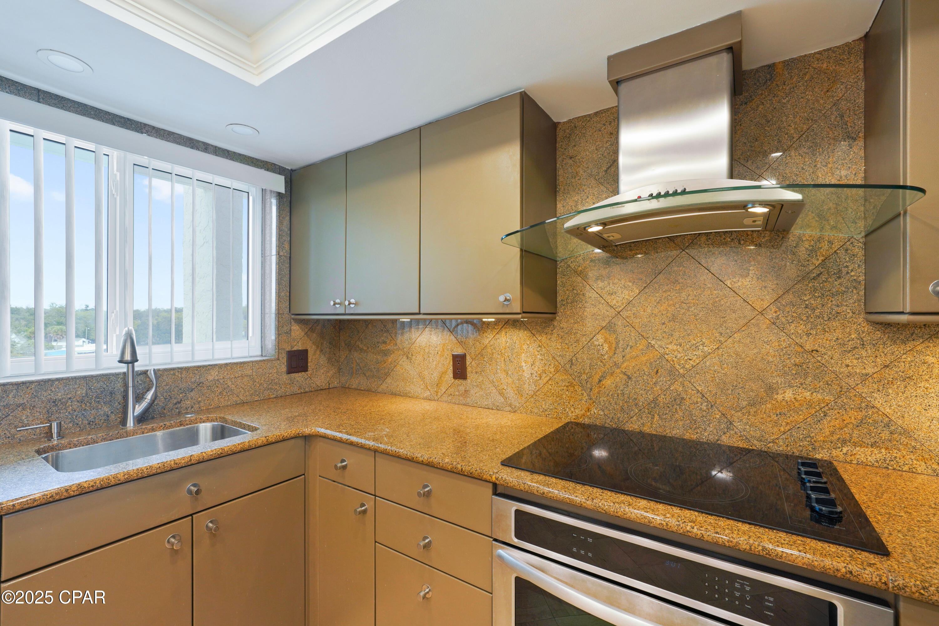 Bth_ys7dlrz3 Soa9s3zntvqf7onffnaxtlf9d3angm