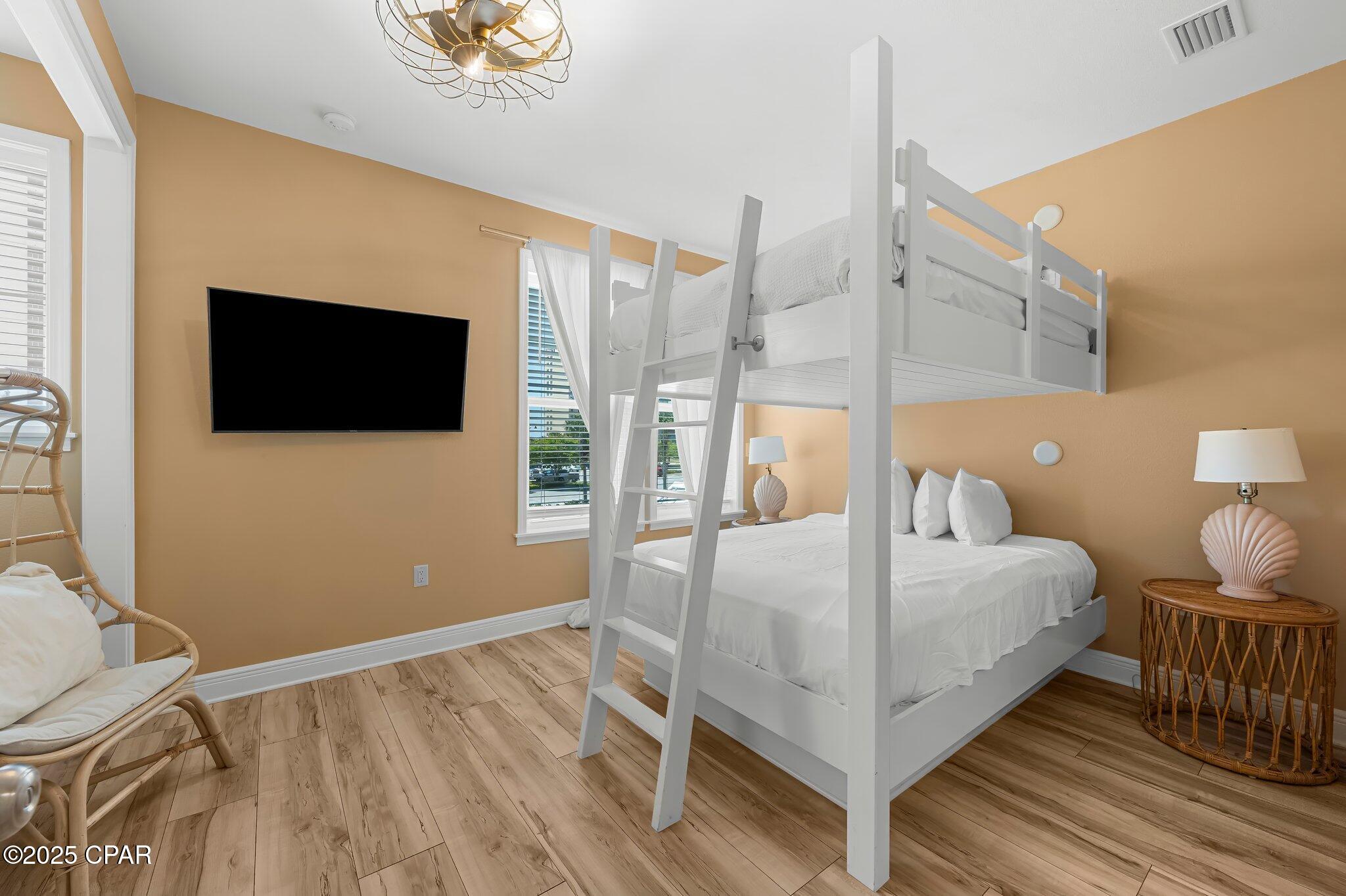 Hh2zueyftq6swjllkcy4jaqitsz2j4dngcdompaso7q