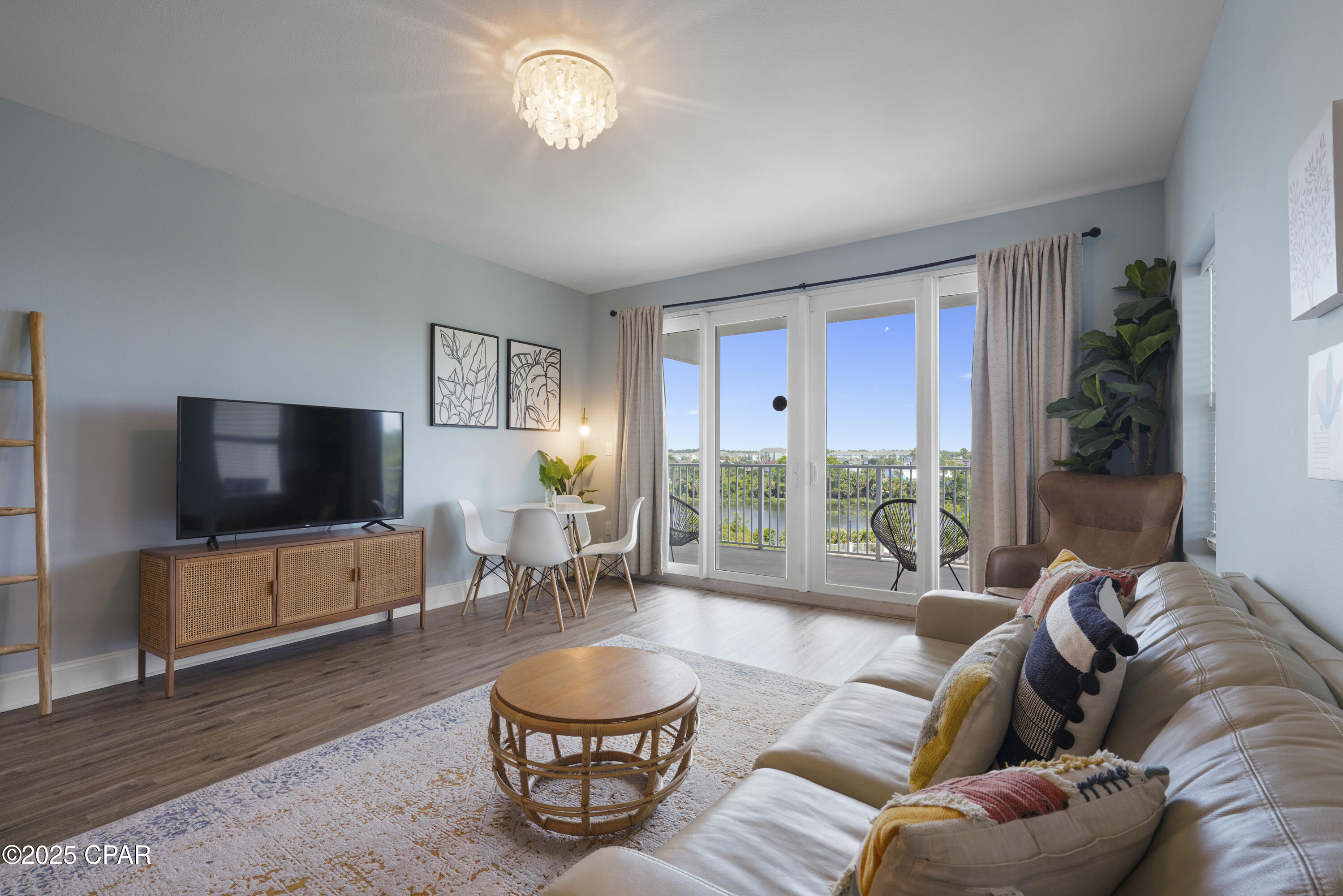 Image 4 For 9860 Thomas Drive 301