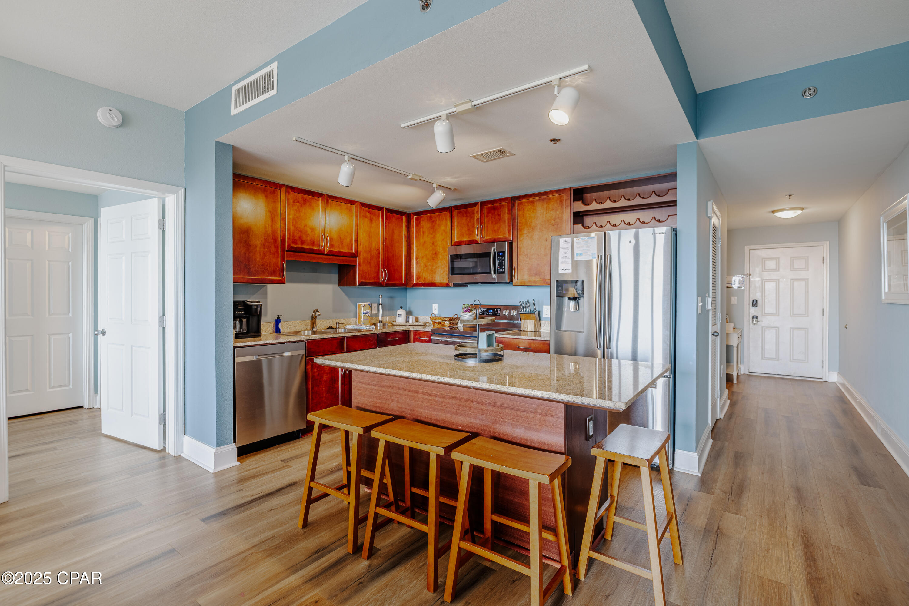 Image 5 For 9902 Thomas Drive 1831