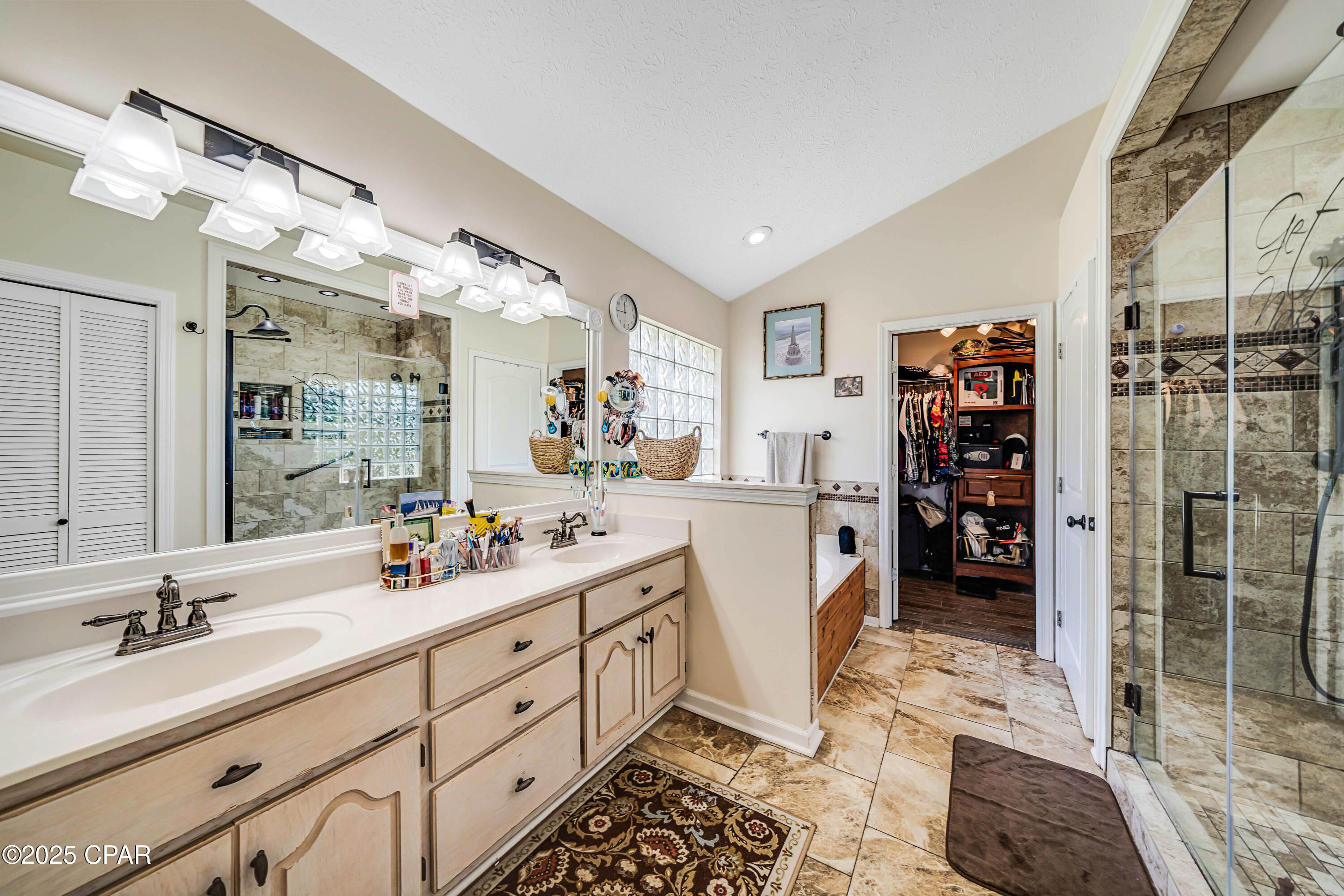 Uyx3zr9cffaegbossikd17skhif6kapzmjezjtq5ac8