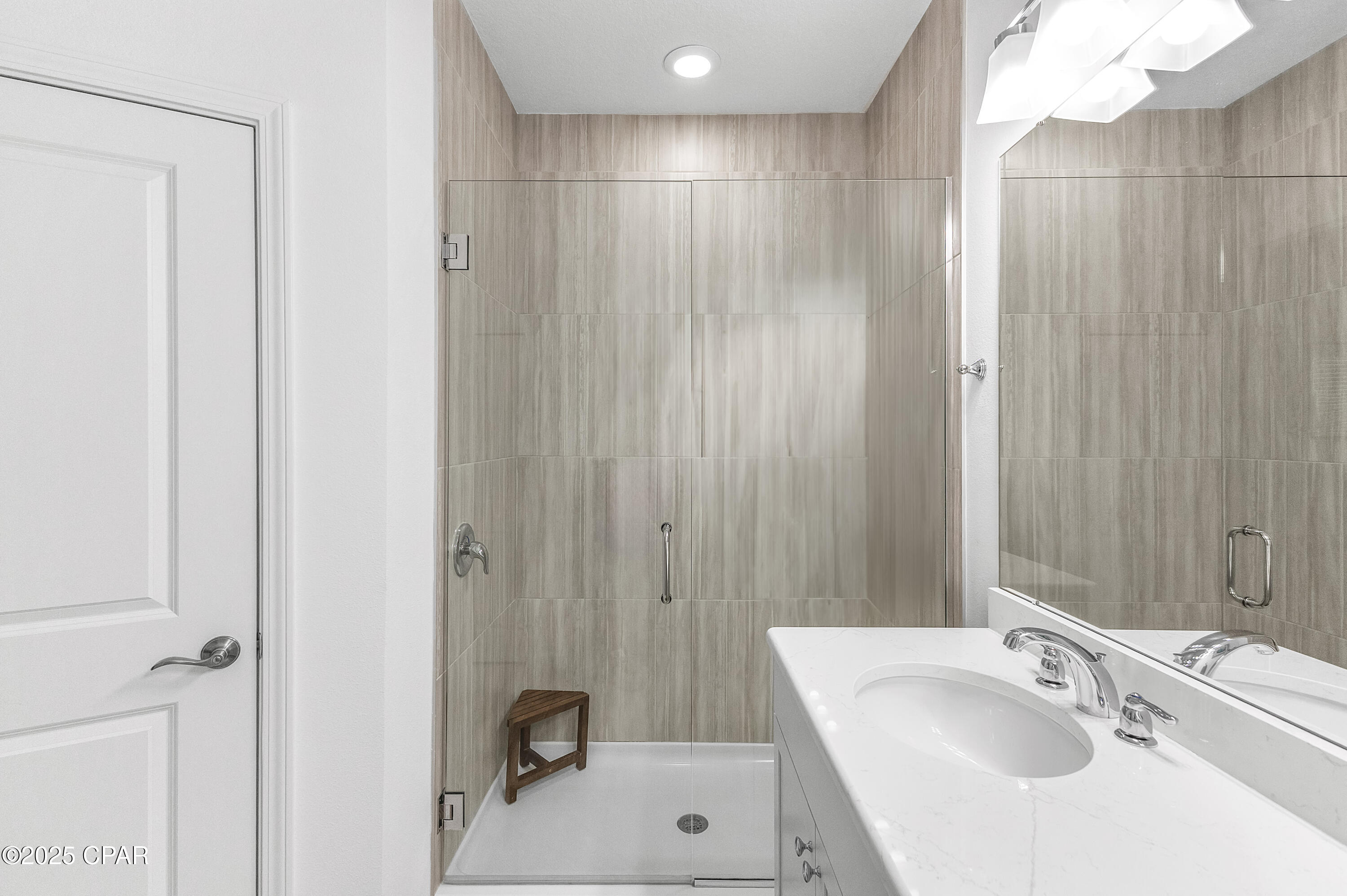 Lbpycgqssjix 4qmj6se_b Napzpvim5jij3jhyc5z8