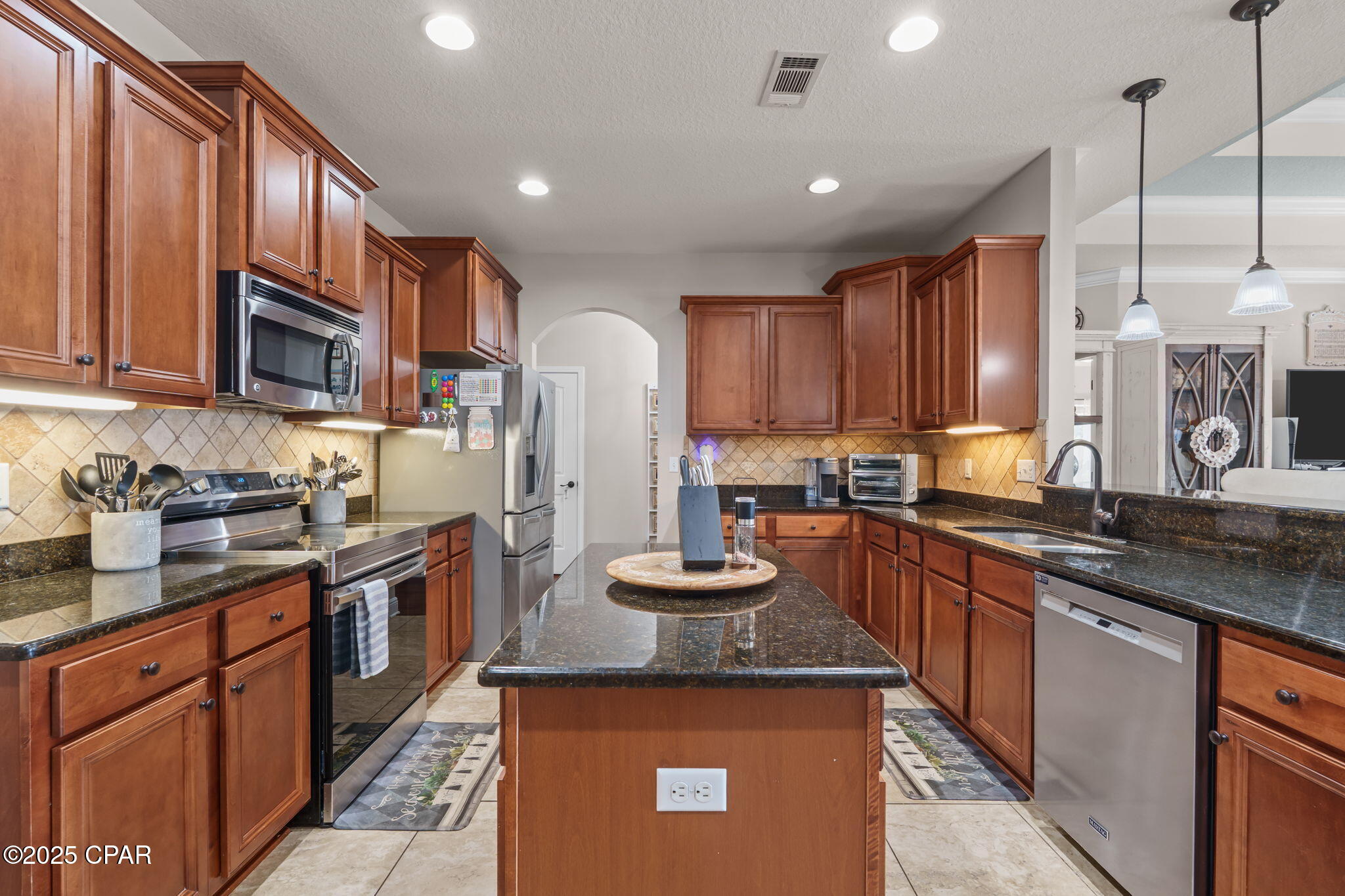 Listing photo id 12 for 111 Lake Merial Boulevard