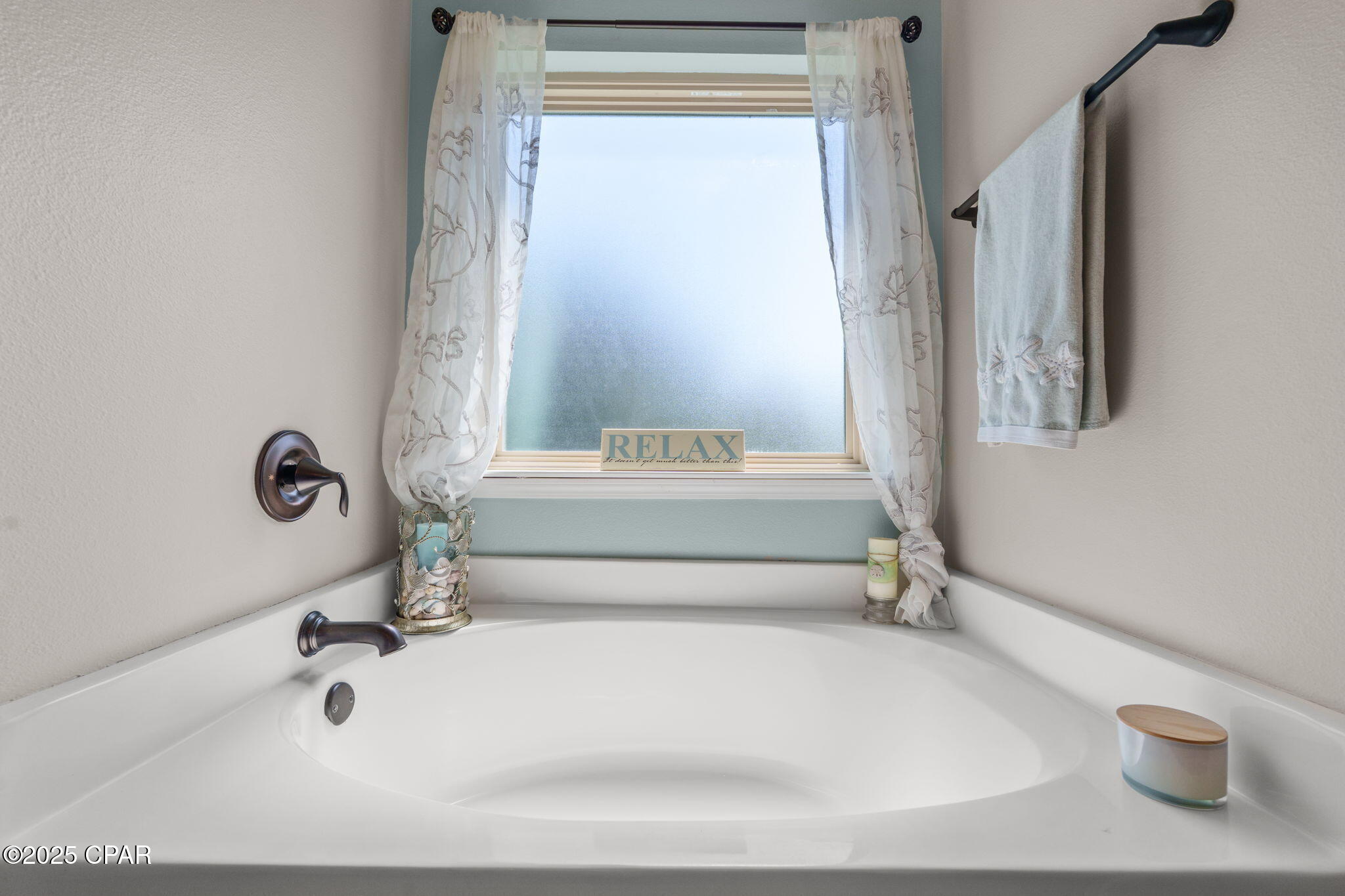 Listing photo id 27 for 111 Lake Merial Boulevard